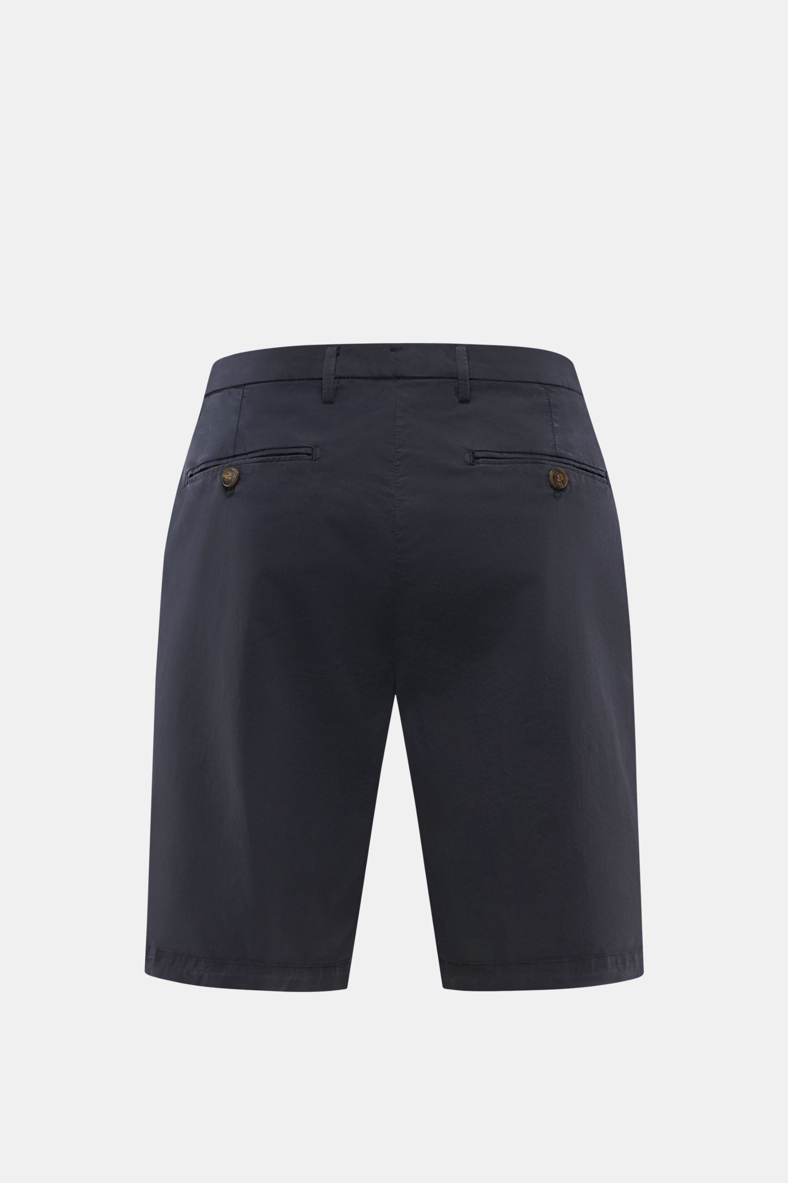 Rear view of Briglia 1949 Shorts 'Garda' navy, made of elasticated cotton twill, showing back pockets with buttons and belt loops.

Summer essential: With their elasticated cotton, the shorts 'Garda' by BRIGLIA 1949 are a stylish key piece for relaxed 