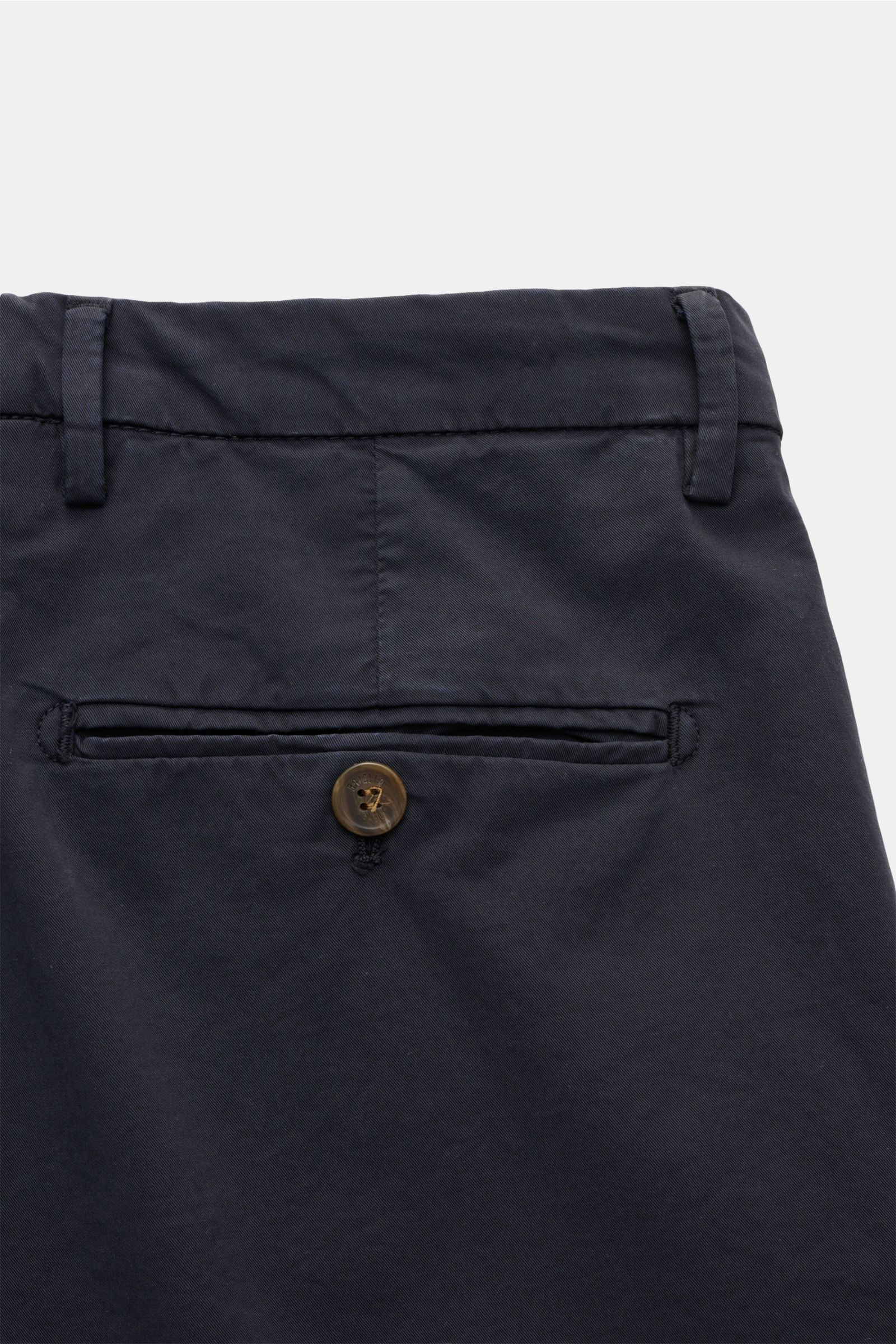 Close-up rear view of Briglia 1949 Shorts 'Garda' navy showing buttoned back pockets, belt loops, and elasticated cotton twill fabric.

Summer essential: With their elasticated cotton, the shorts 'Garda' by BRIGLIA 1949 are a stylish key piece for rela