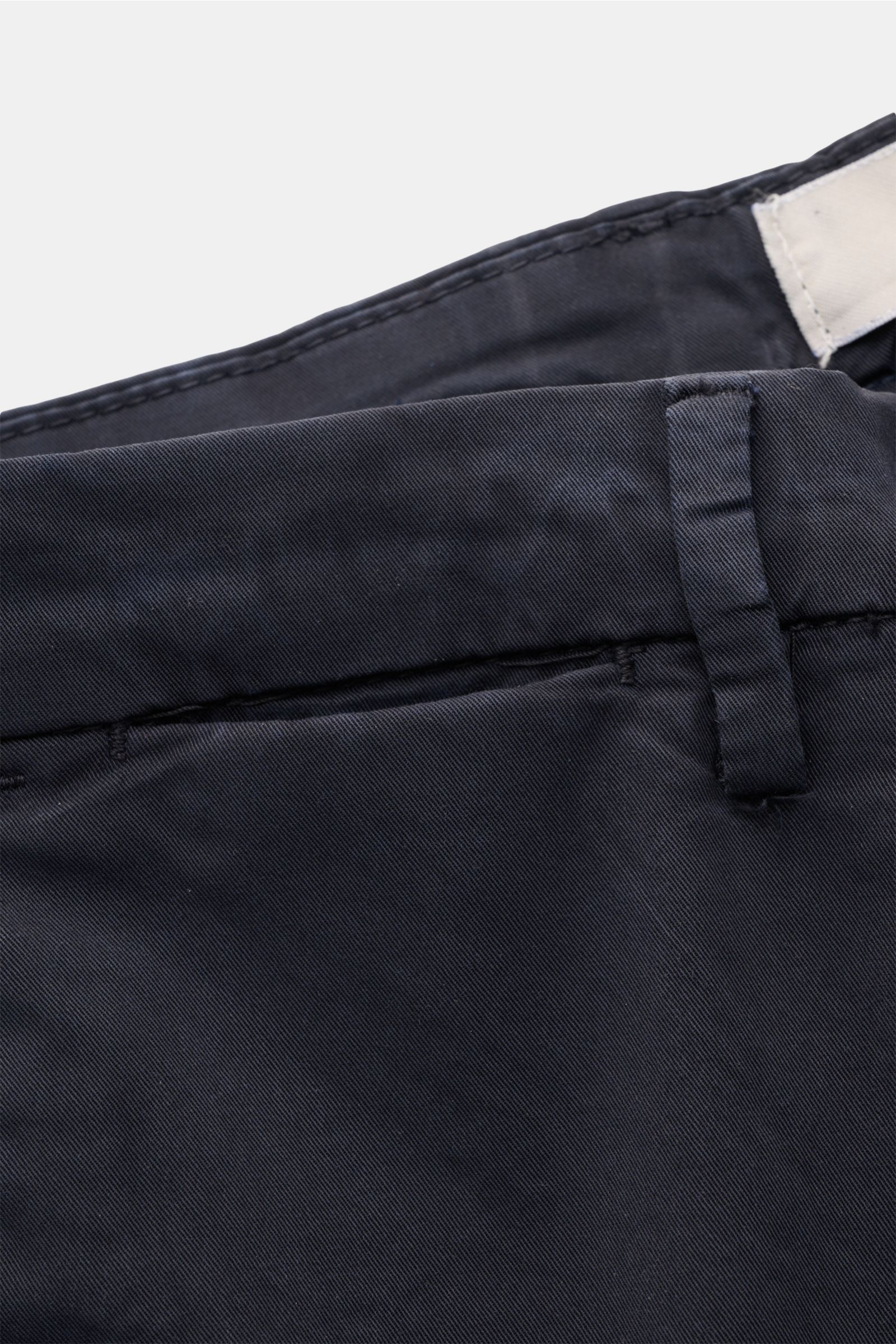 Close-up front-side view of Briglia 1949 Shorts 'Garda' navy showing waistband, belt loop, and soft elasticated cotton twill fabric.

Summer essential: With their elasticated cotton, the shorts 'Garda' by BRIGLIA 1949 are a stylish key piece for relaxe