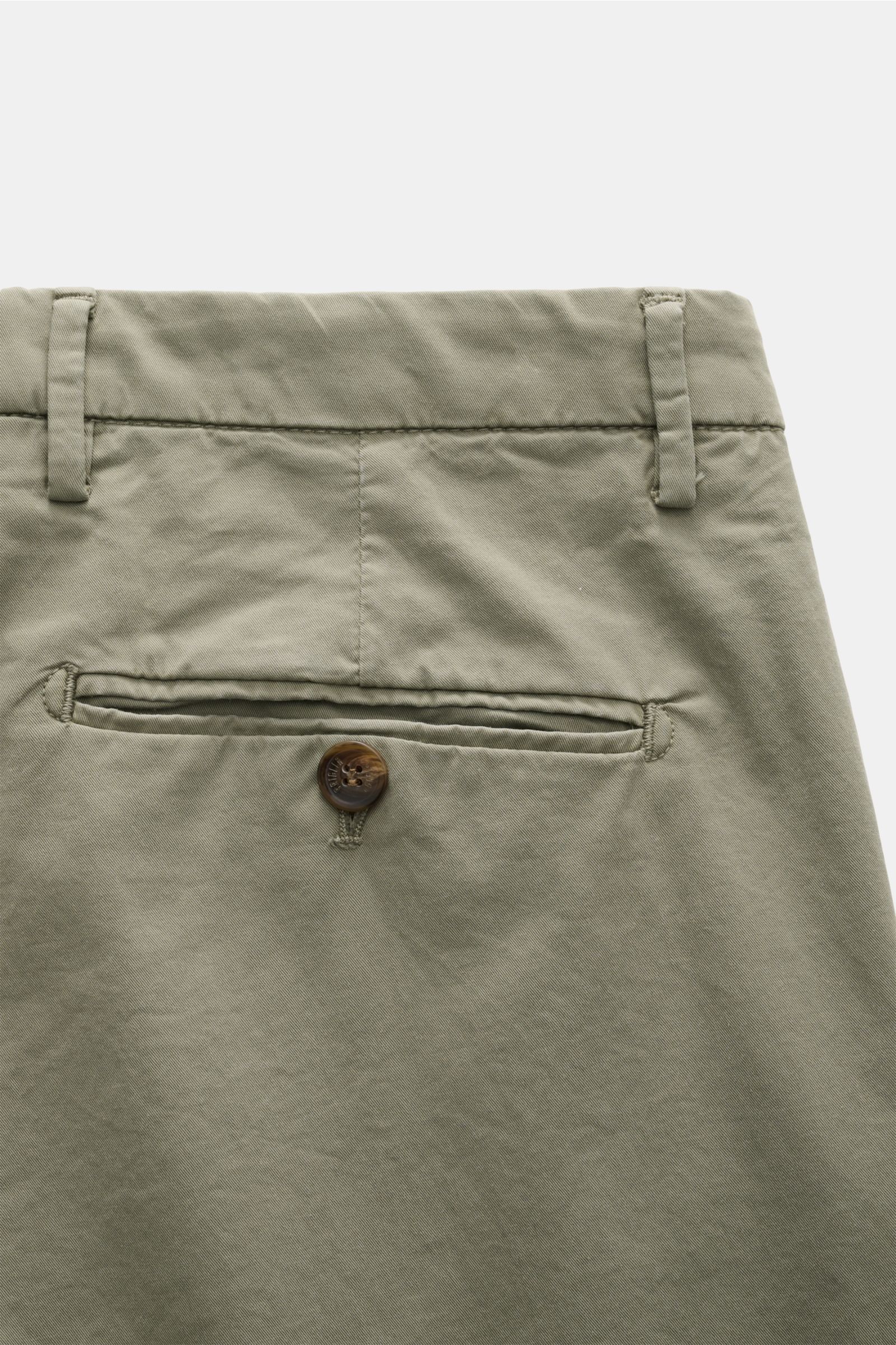 Briglia 1949 Shorts 'Garda' salbei, Detailaufnahme von hinten, Twill-Baumwolle, Gesäßtasche mit Knopf, Regular Fit, weicher Griff.