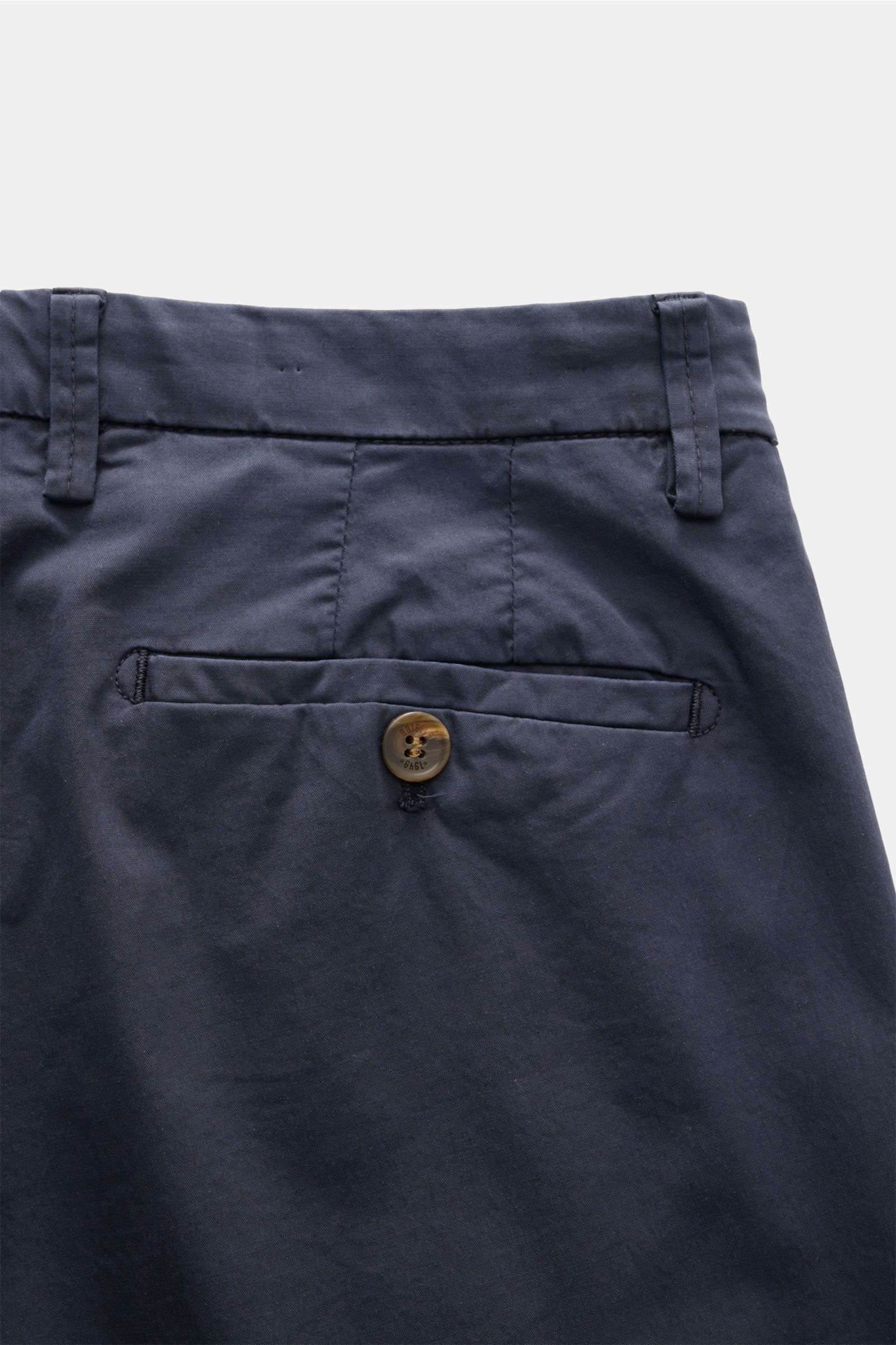 Briglia 1949 Bermudas navy Rückansicht mit Slim Fit, elastischer Baumwolle, weichem Griff, französischen Taschen, Knopf-Gesäßtaschen, Saumaufschlag.