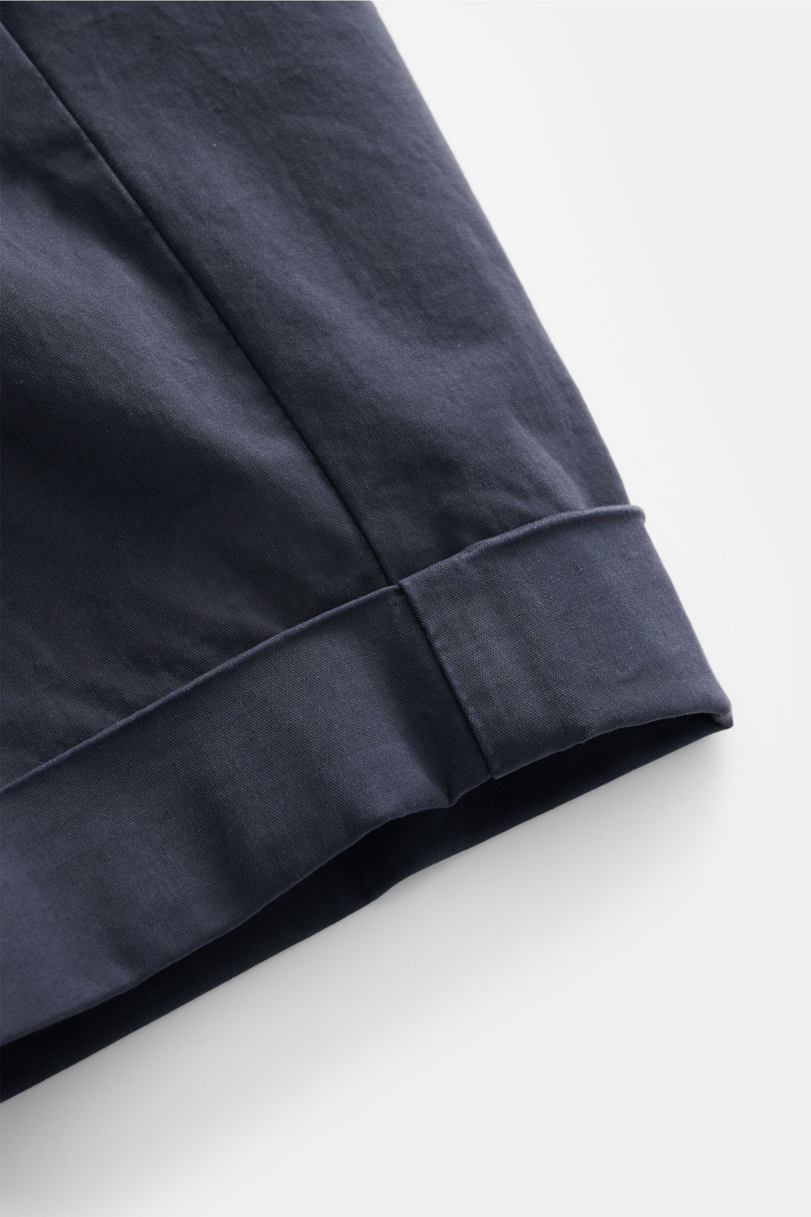 Briglia 1949 Bermudas navy im Slim Fit, Detailaufnahme Saumaufschlag, elastische Baumwolle, weicher Griff, sportlich-lässig für Sommerfreizeit.