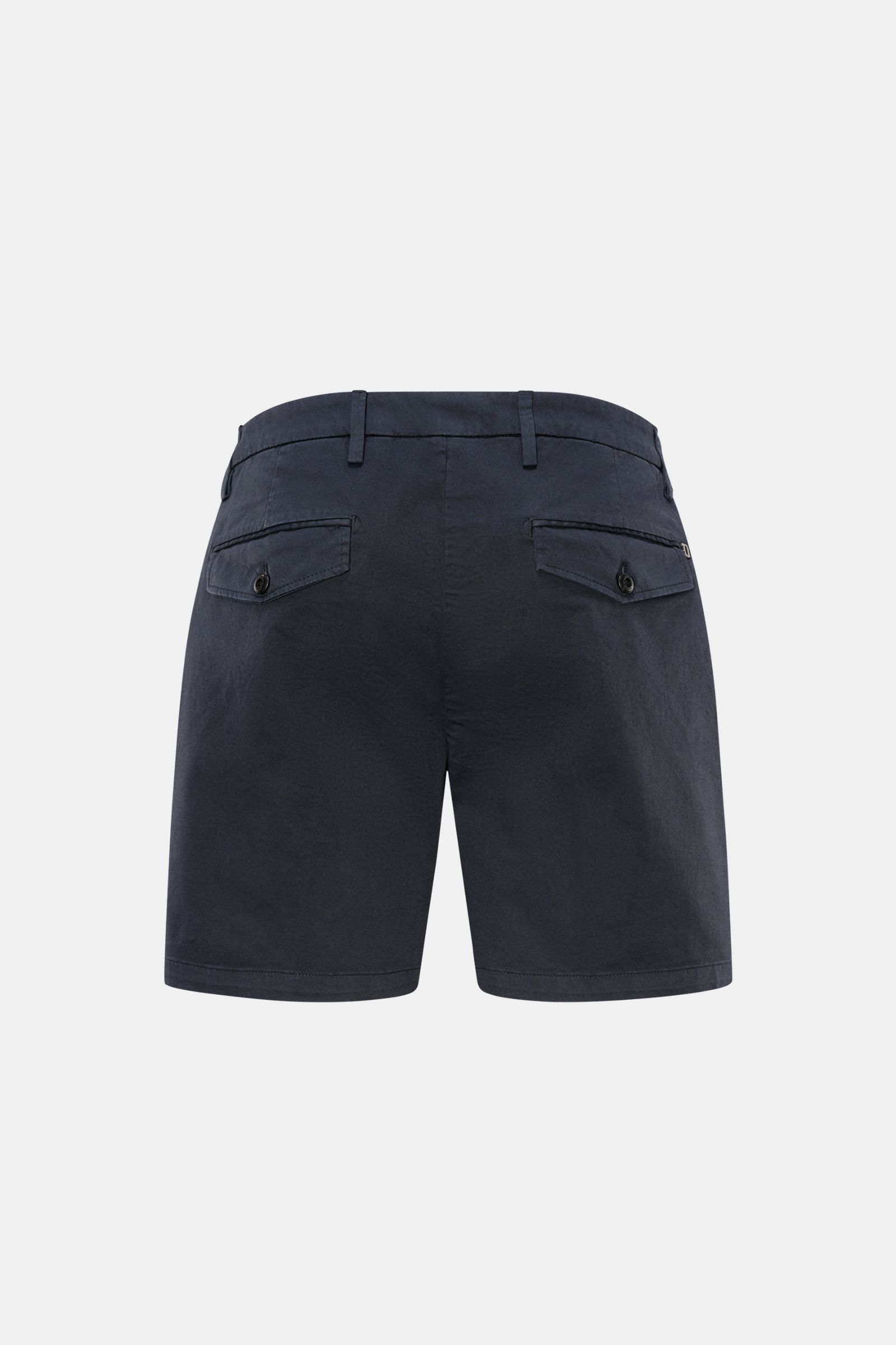 Dondup Shorts 'Manheim' navy, Rückansicht, hohe Leibhöhe, Regular Fit, elastische Baumwolle, französische Taschen, Gesäßtaschen mit Patte und Knopf.