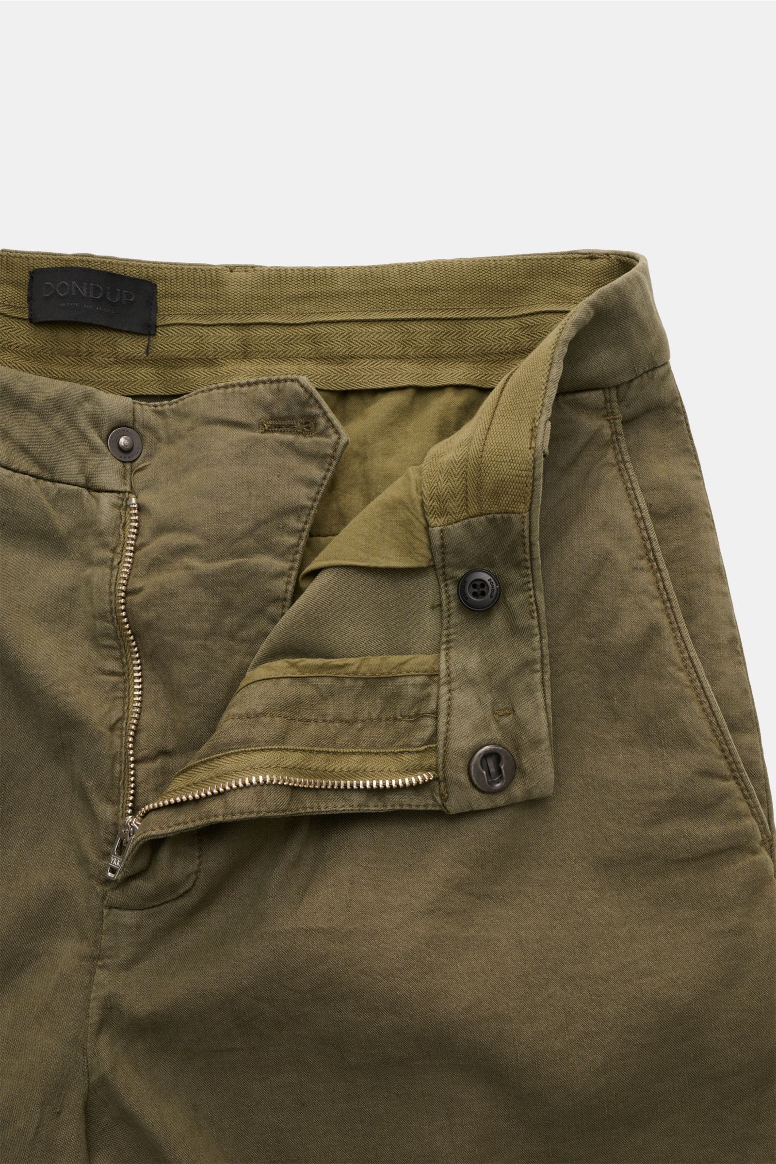 Dondup Shorts 'Manheim' oliv, Nahaufnahme von Bund und Reißverschluss, elastischer Leinen-Lyocell-Mix, weicher Griff, Regular Fit, garment dyed.