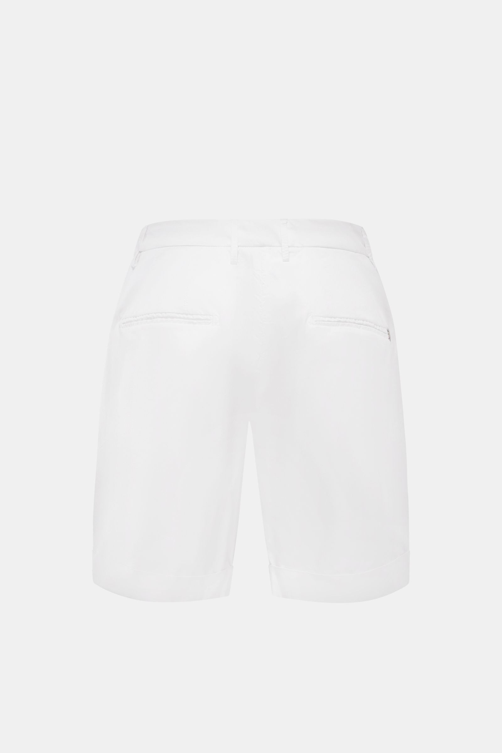 Dondup Shorts 'Ethan' weiß, Rückansicht, aus leicht elastischer Baumwolle mit weichem Griff, Regular Fit, Bundfalte, Saumaufschlag, Taschen.