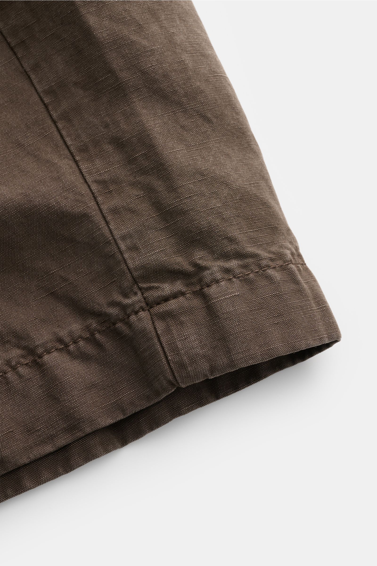 Close-up side view of Berwich Bermudas 'Elax' grey-brown showing fabric texture and stitching, made of lyocell and linen.