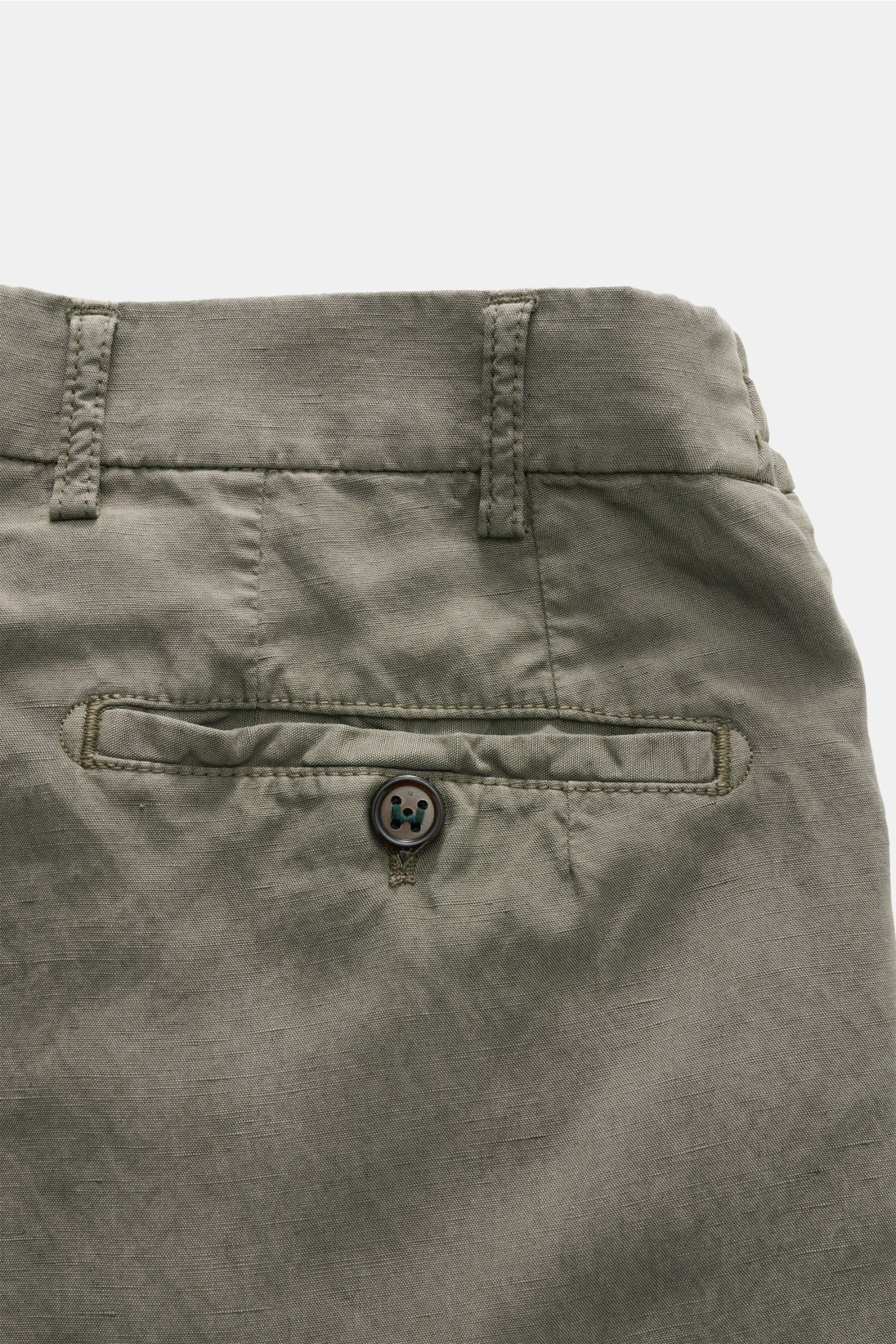 Close-up rear view of Berwich Bermudas 'Elax' grey-green showing partially elasticated waistband, hip pocket with button, and linen-lyocell fabric.

Description: With the model 'Elax', BERWICH presents a pair of comfortable Bermudas in lyocell and line