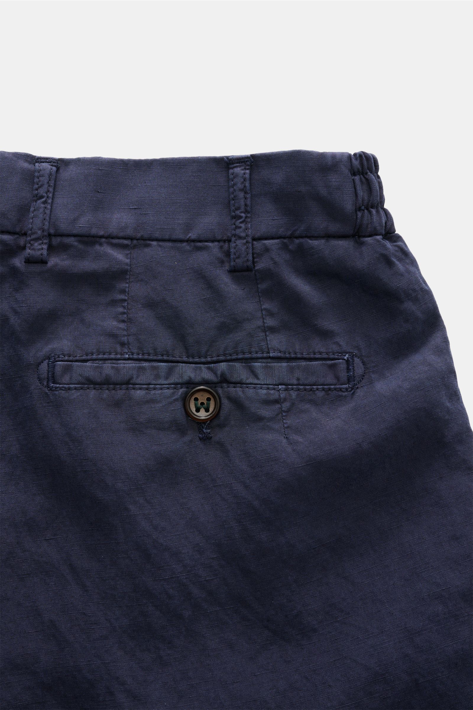 Close-up rear view of Berwich Bermudas 'Elax' navy in lyocell and linen showing the partially elasticated waistband, belt loops, and a buttoned hip pocket.

Description: With the model 'Elax', BERWICH presents a pair of comfortable Bermudas in lyocell 