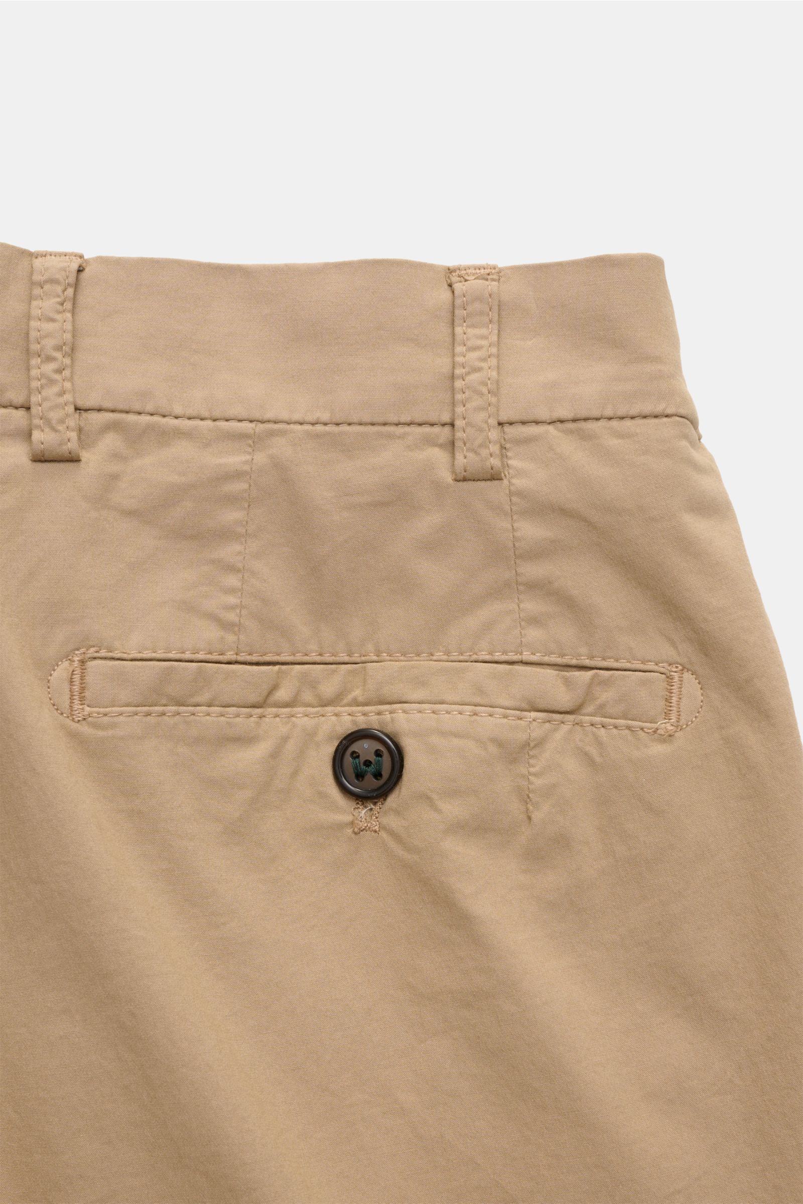 Close-up rear view of Berwich Bermudas 'Elax' taupe showing waistband, belt loops, back pocket with button in elasticated soft cotton.

With the model 'Elax', BERWICH presents a pair of comfortable Bermudas in slightly stretchy cotton which is perfectl