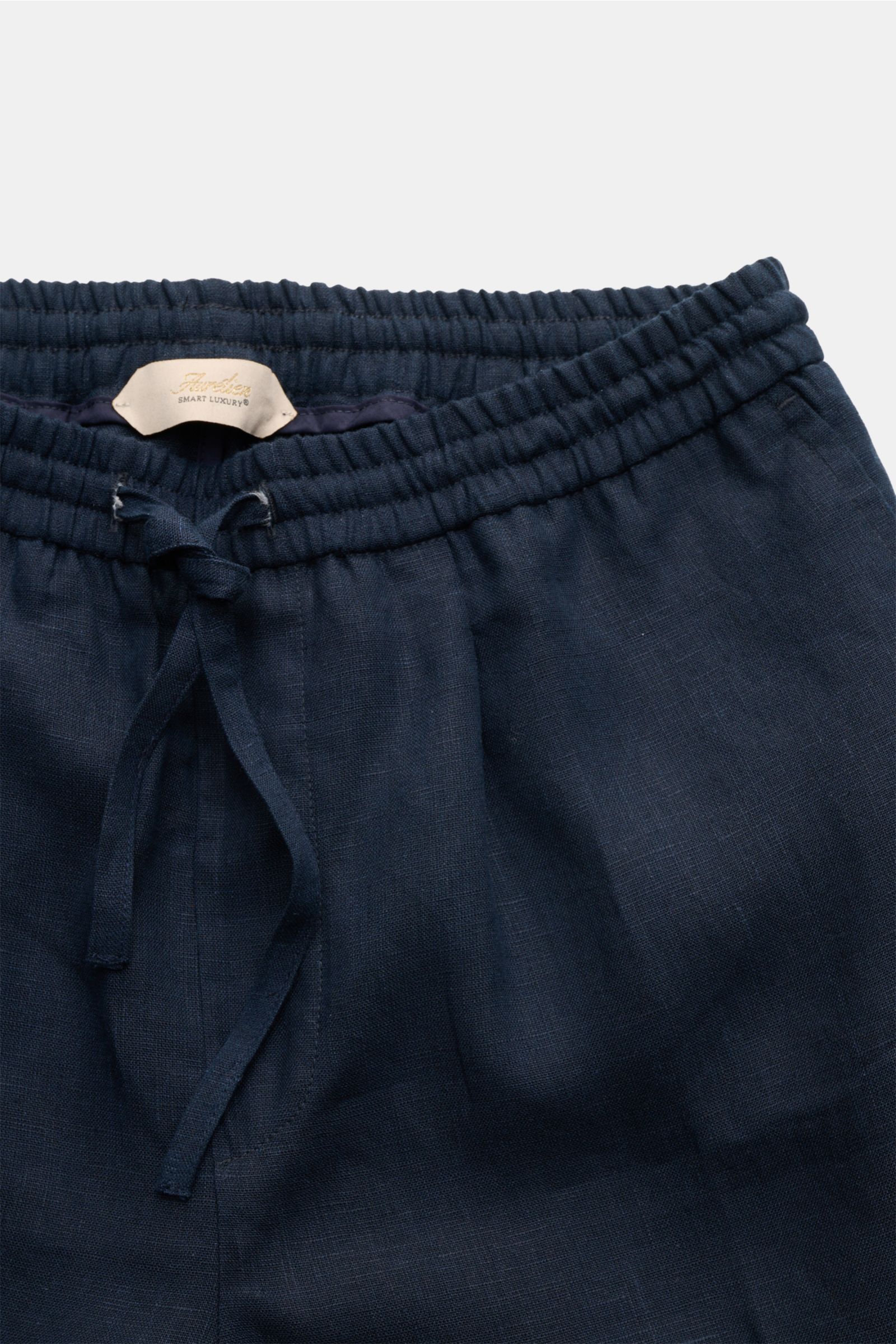 Aurélien Leinen-Shorts 'Seaside' navy, Frontansicht, elastischer Bund mit Tunnelzug, weiches reines Leinen, materialtypische Struktur, fixierter Saumaufschlag.
