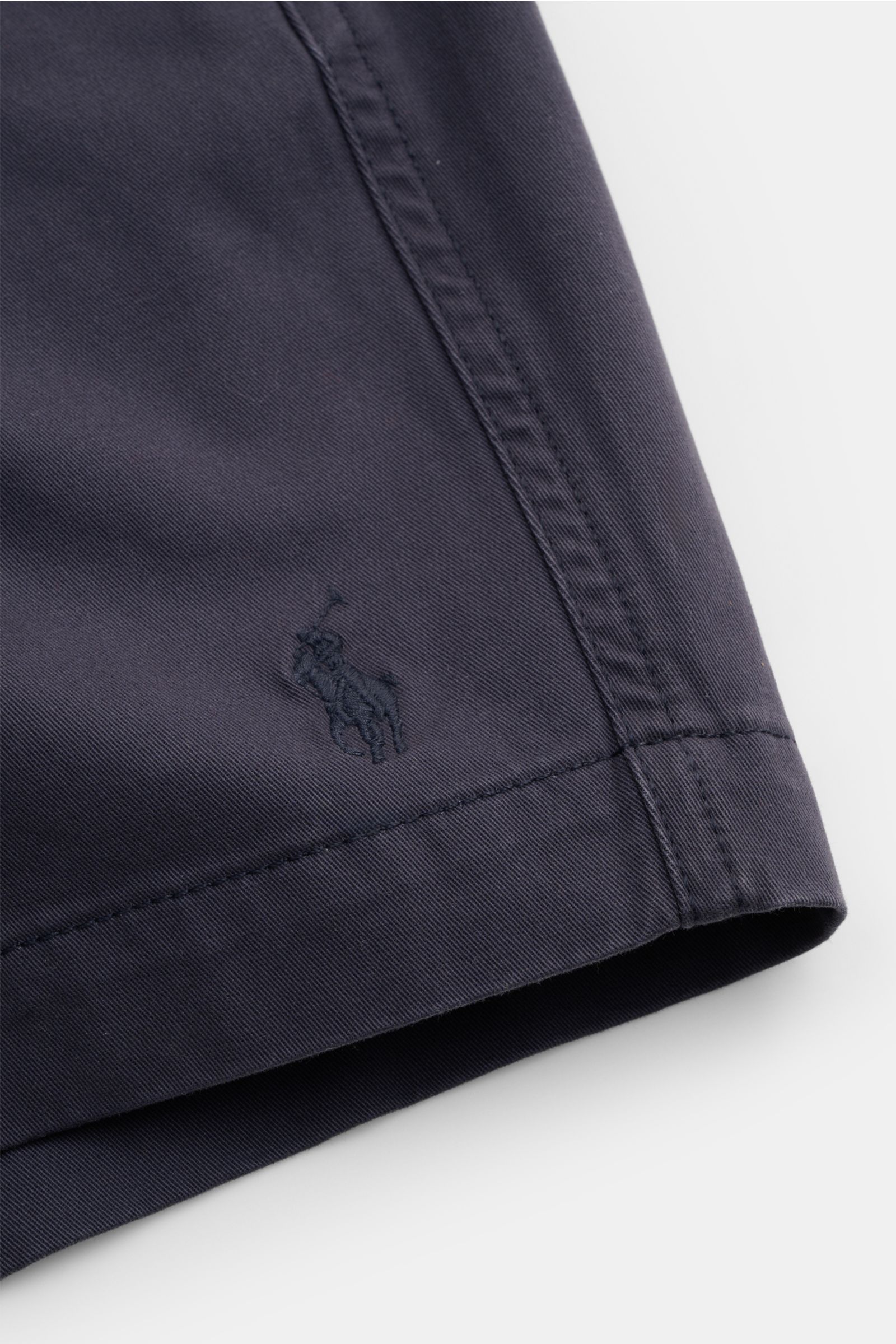 Close-up of Polo Ralph Lauren Shorts 'Prepster' navy showing logo stitching and fabric texture from a side angle.

Description: An eye-catching piece for summer: These shorts by POLO RALPH LAUREN are perfect for stylish holiday looks.

Slig