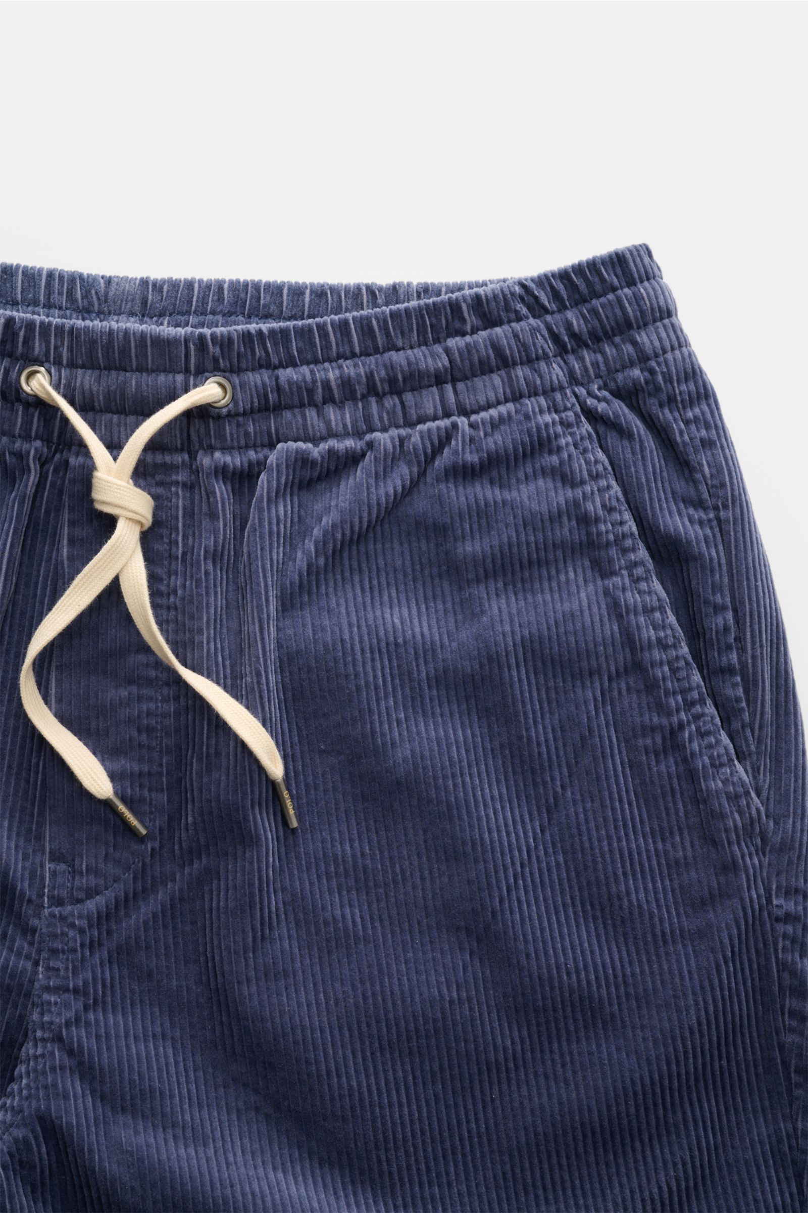 Polo Ralph Lauren Cord-Shorts graublau, Detailaufnahme von oben, weiche reine Baumwolle, elastischer Bund mit Tunnelzug, Cord-Struktur, französische Taschen.