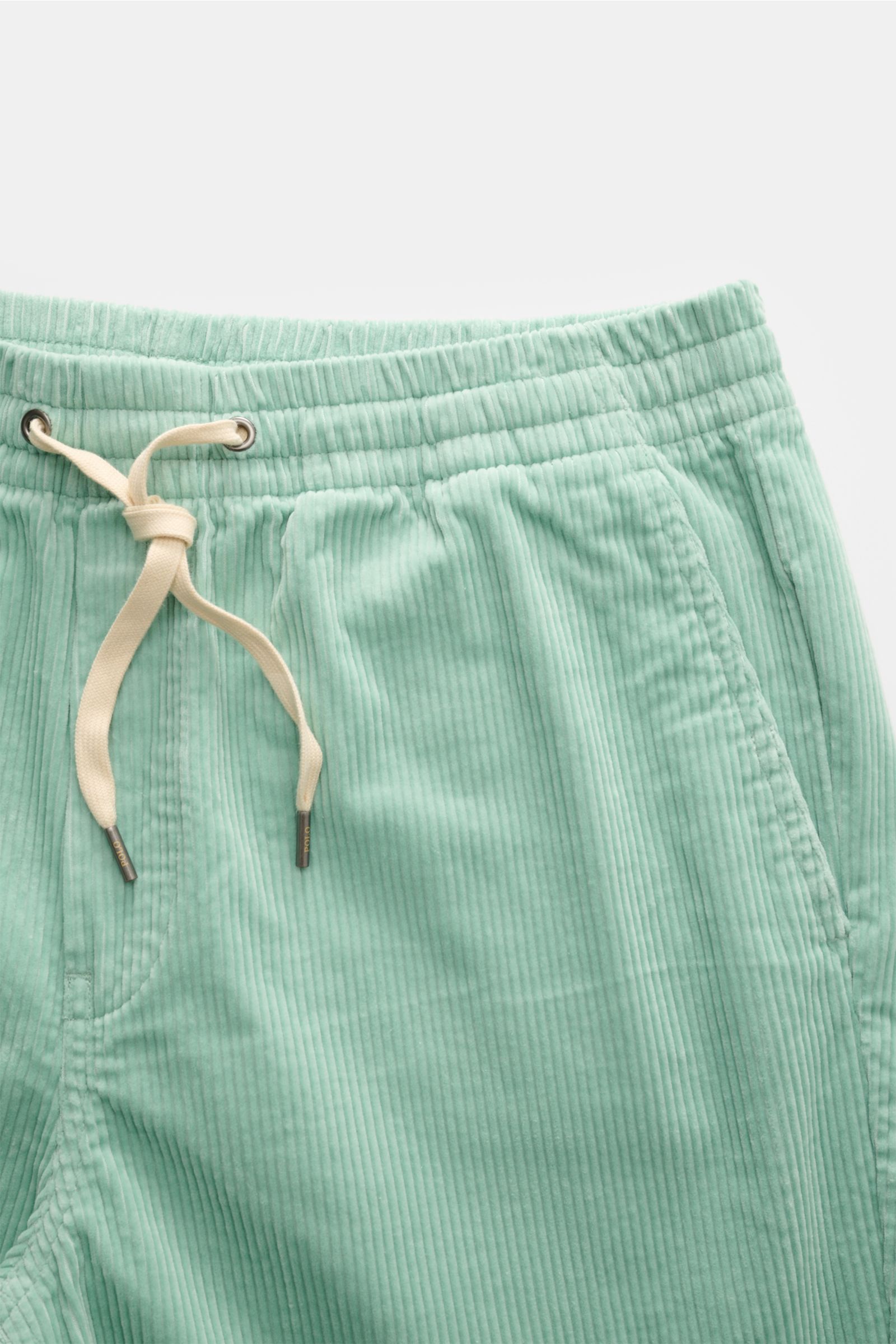 Polo Ralph Lauren Cord-Shorts mint aus reiner Baumwolle mit elastischem Bund, Tunnelzug, französischen Taschen, Detailaufnahme von oben.
