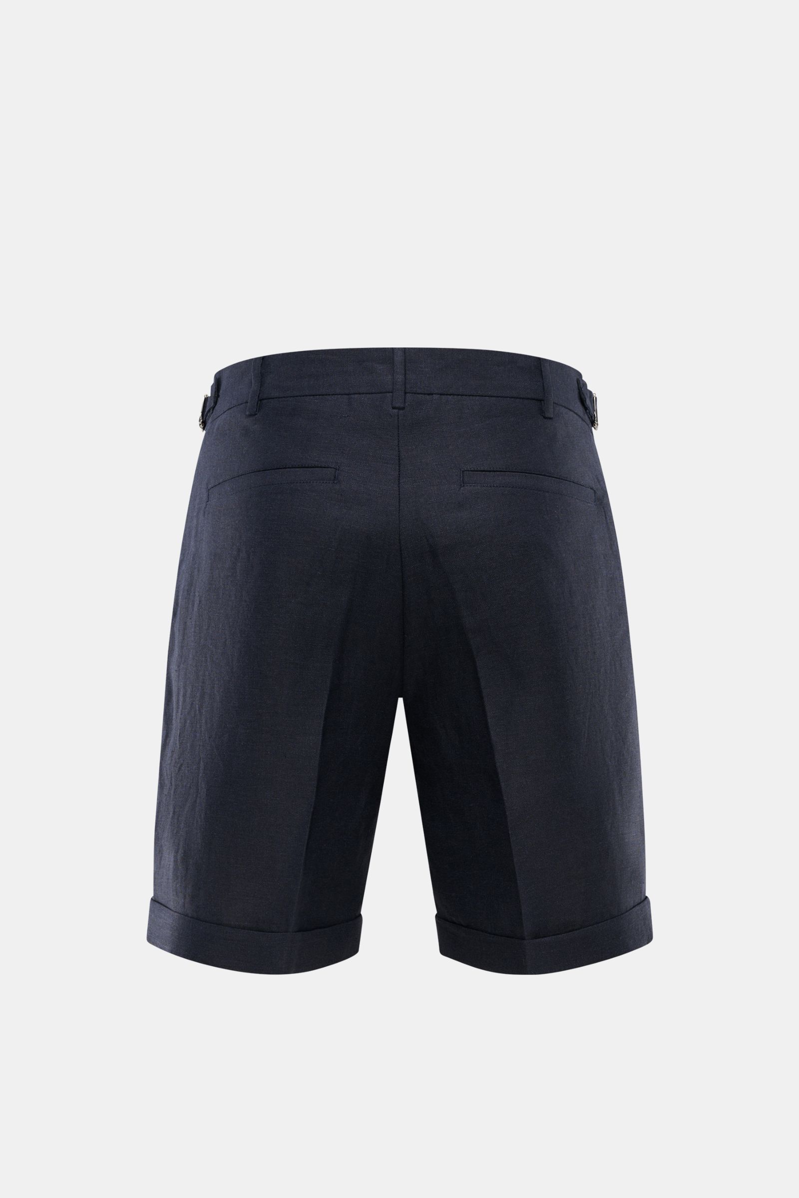 Rear view of 04651/ A trip in a bag Linen shorts navy in pure linen with hip pockets, side adjusters, and fixed hem turn-up, perfect for summer.

Perfect for warm days: These linen shorts by 04651/ A TRIP IN A BAG are the ideal summer essential – for t