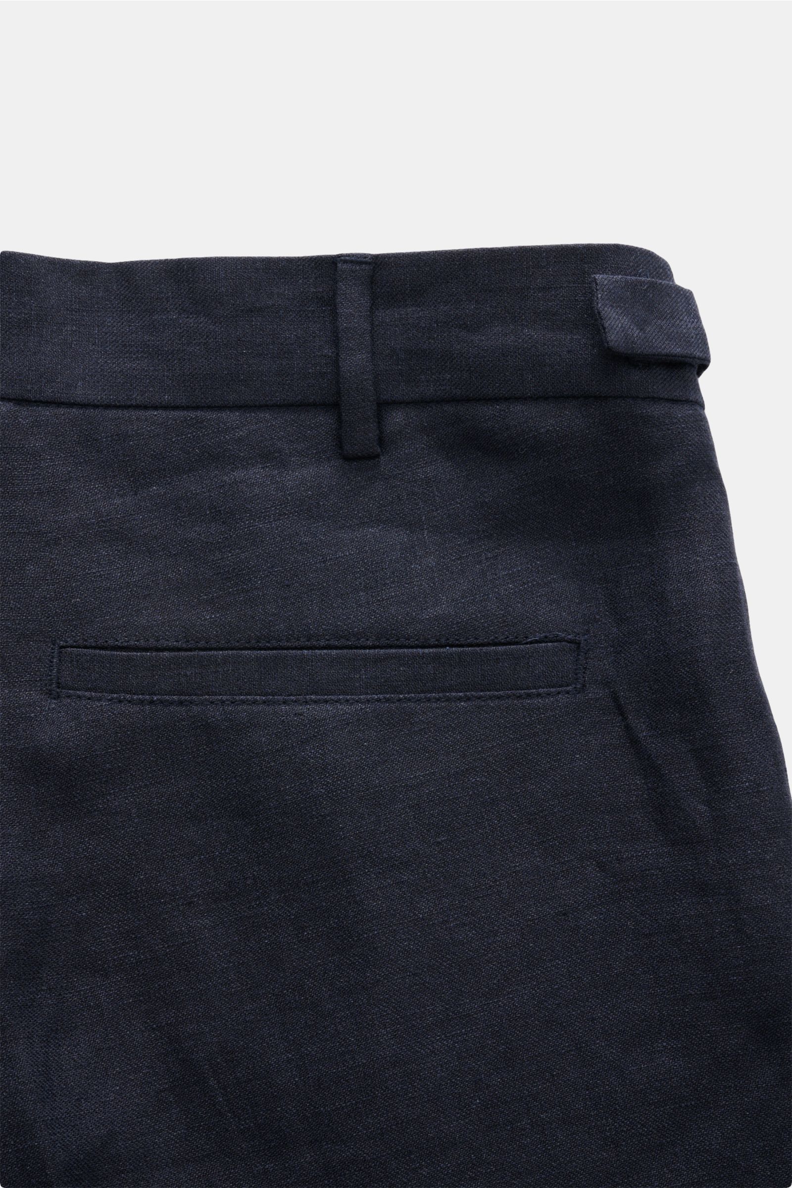 Close-up rear view of 04651/ A trip in a bag Linen shorts navy, showcasing navy linen fabric, belt loops, and a hip pocket.

Description:  
Perfect for warm days: These linen shorts by 04651/ A TRIP IN A BAG are the ideal summer essential – for travel 