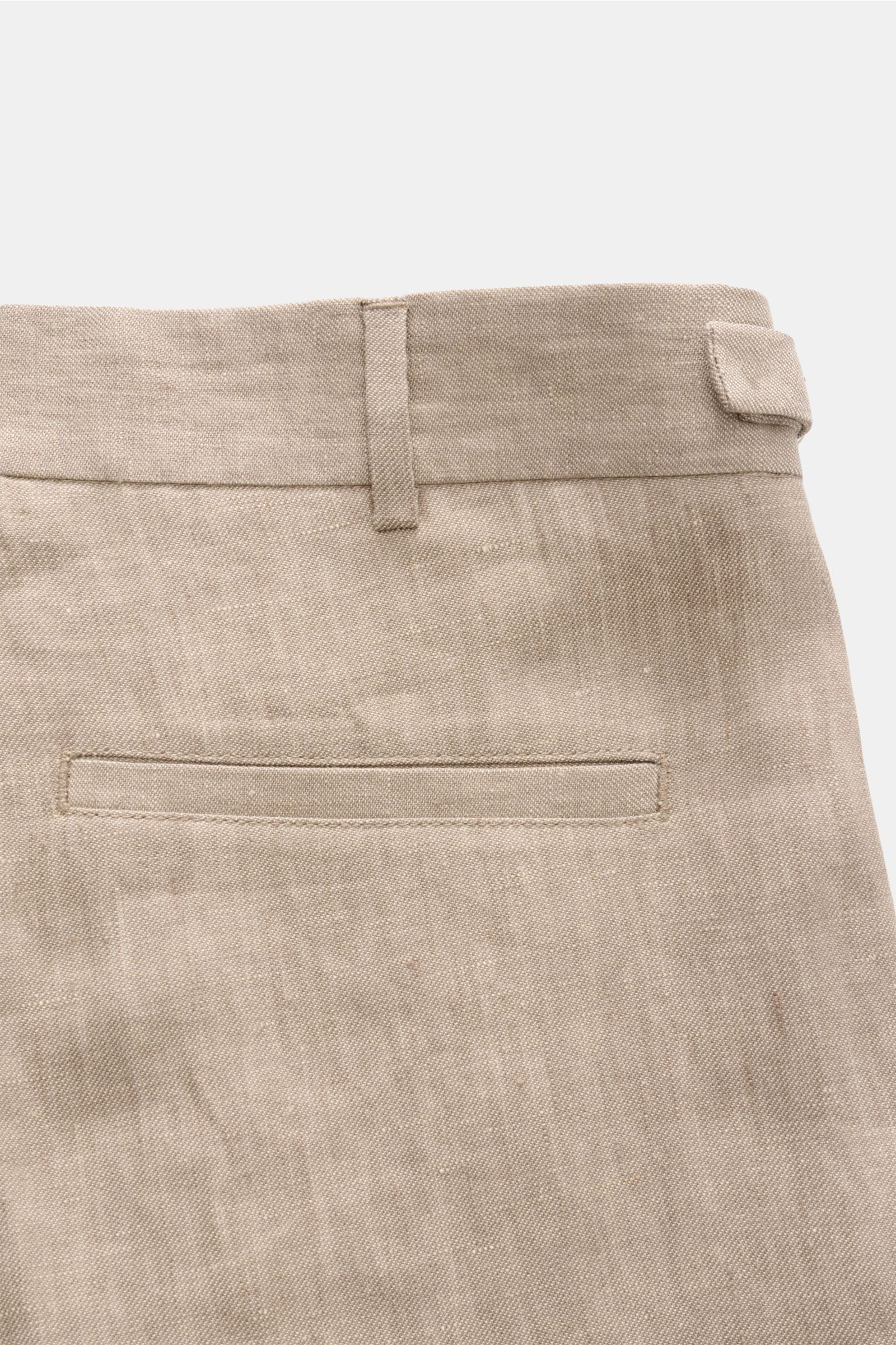 Close-up rear view of 04651/ A trip in a bag Linen shorts beige showcasing hip pocket, belt loop, and textured pure linen fabric.

Perfect for warm days: These linen shorts by 04651/ A TRIP IN A BAG are the ideal summer essential – for travel or for yo