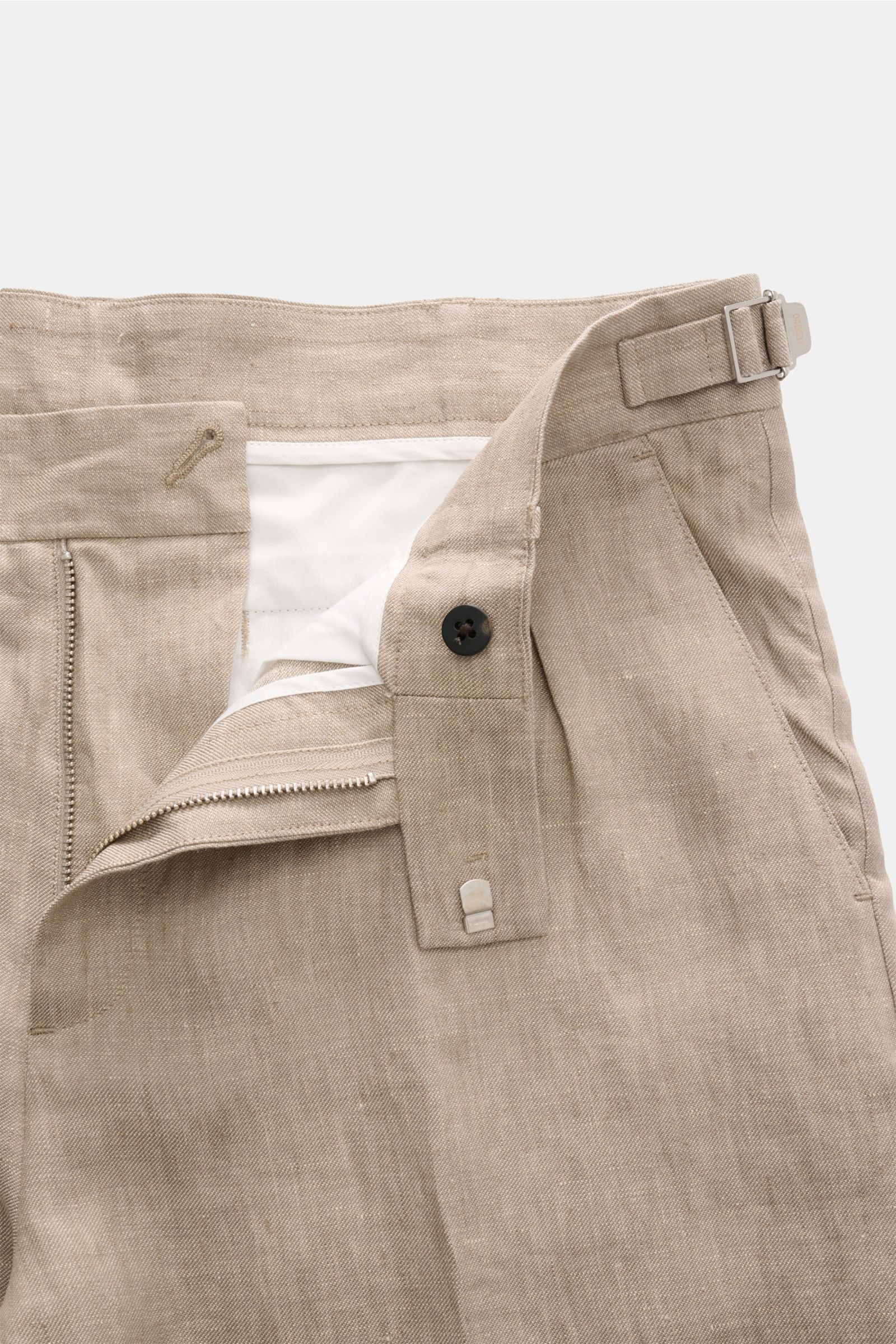 Alt tag (125 characters max):
Close-up front view of 04651/ A trip in a bag Linen shorts beige with zipper, button, and side adjuster details in linen fabric.

Additional description:
Perfect for warm days: These linen shorts by 04651/ A TRIP IN A BAG 