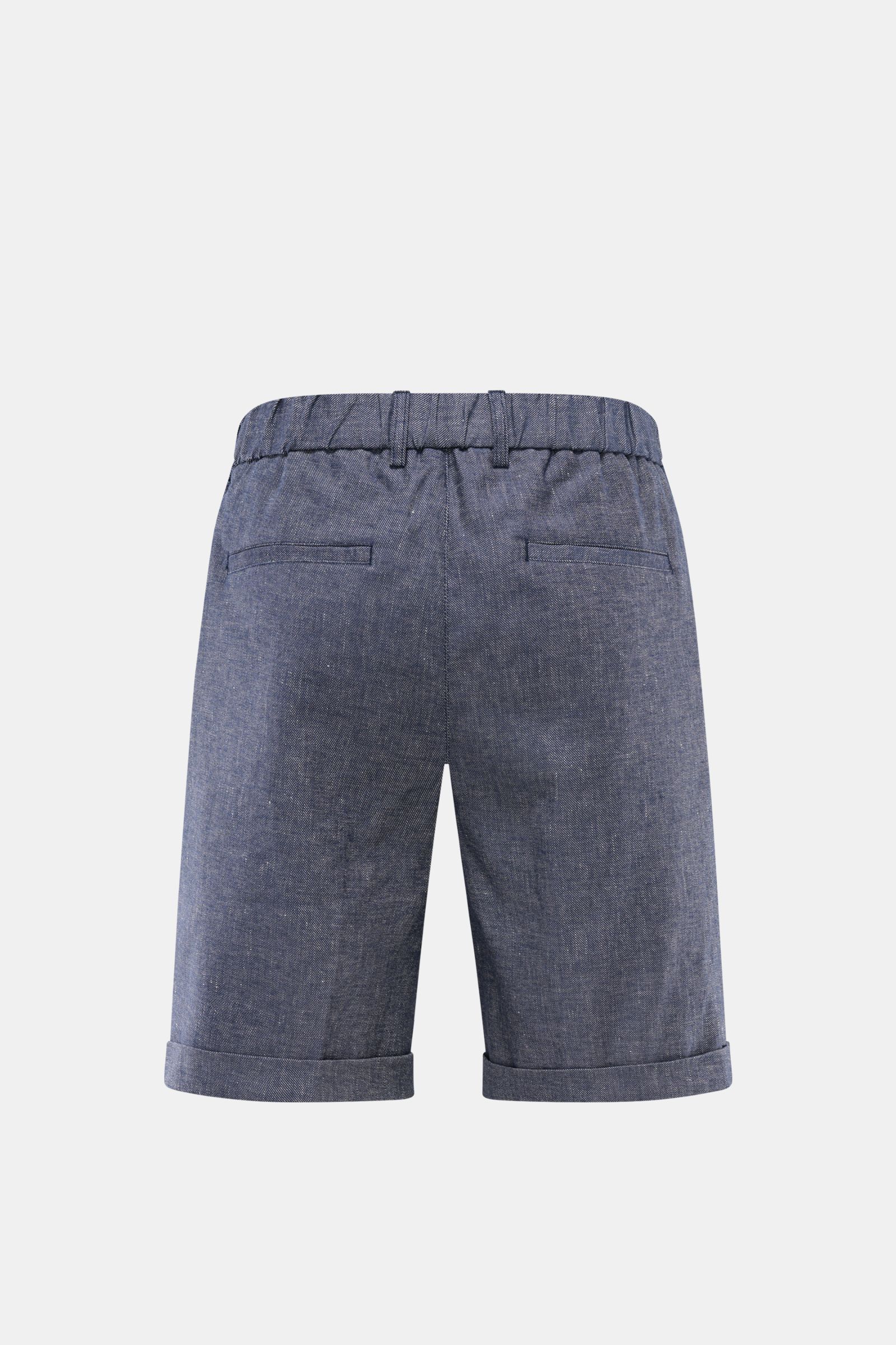 Rückansicht der 04651/ A trip in a bag Shorts navy aus leicht griffigem Leinen-Baumwoll-Denim mit teielastischem Bund, Bundfalte und Leistentaschen.