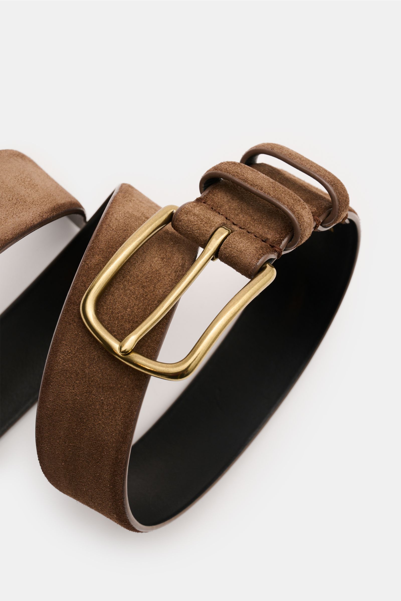 Close-up top view of Officine Creative Gürtel braun, a stylish classic brown suede belt with brass pin buckle and two loops.

Additional description:  
Stilvoller Klassiker: Mit seinem zeitlosen Design wird der Veloursledergürtel von OFFICINE CREATIVE 