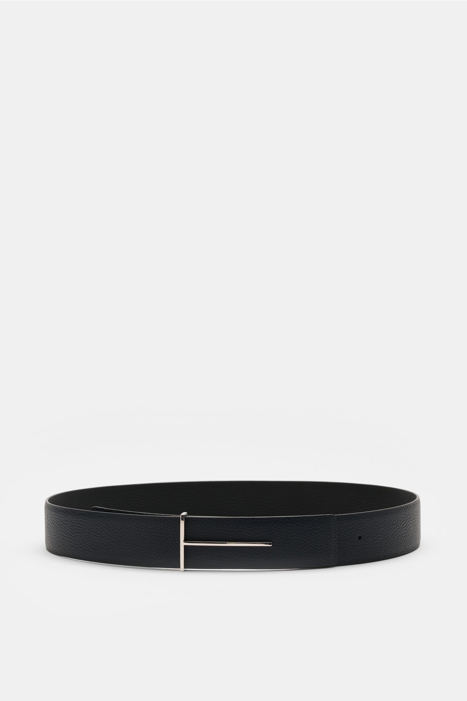 Front view of Tom Ford Gürtel schwarz/dark navy, an elegant reversible belt in fine calf leather with characteristic grain, silver brass prong buckle, made in Italy, approx. 3.5 cm wide.