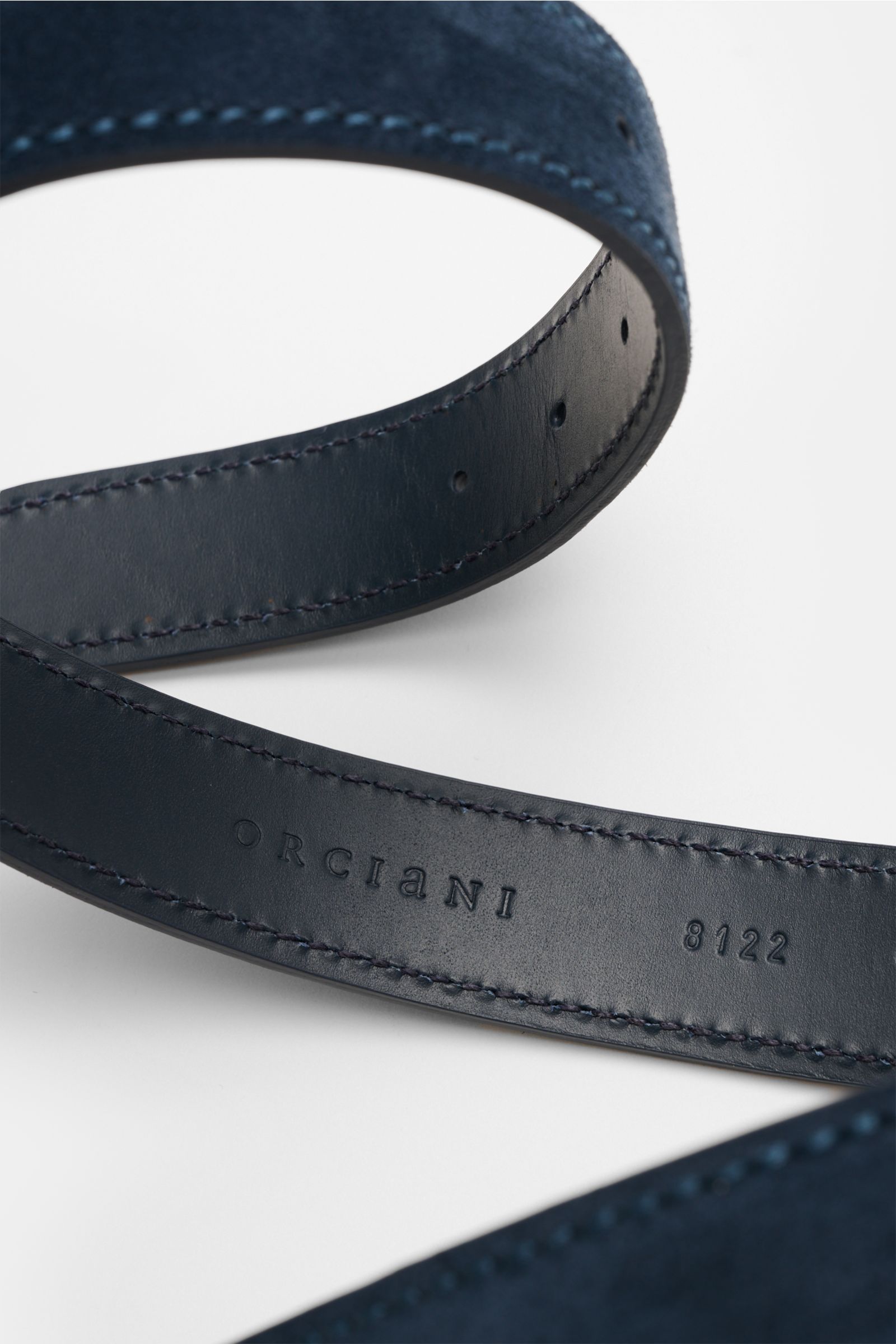 Orciani Veloursledergürtel navy, Detailaufnahme von innen, feines Veloursleder, Dornschließe Messing, Made in Italy, ca. 3,5 cm breit
