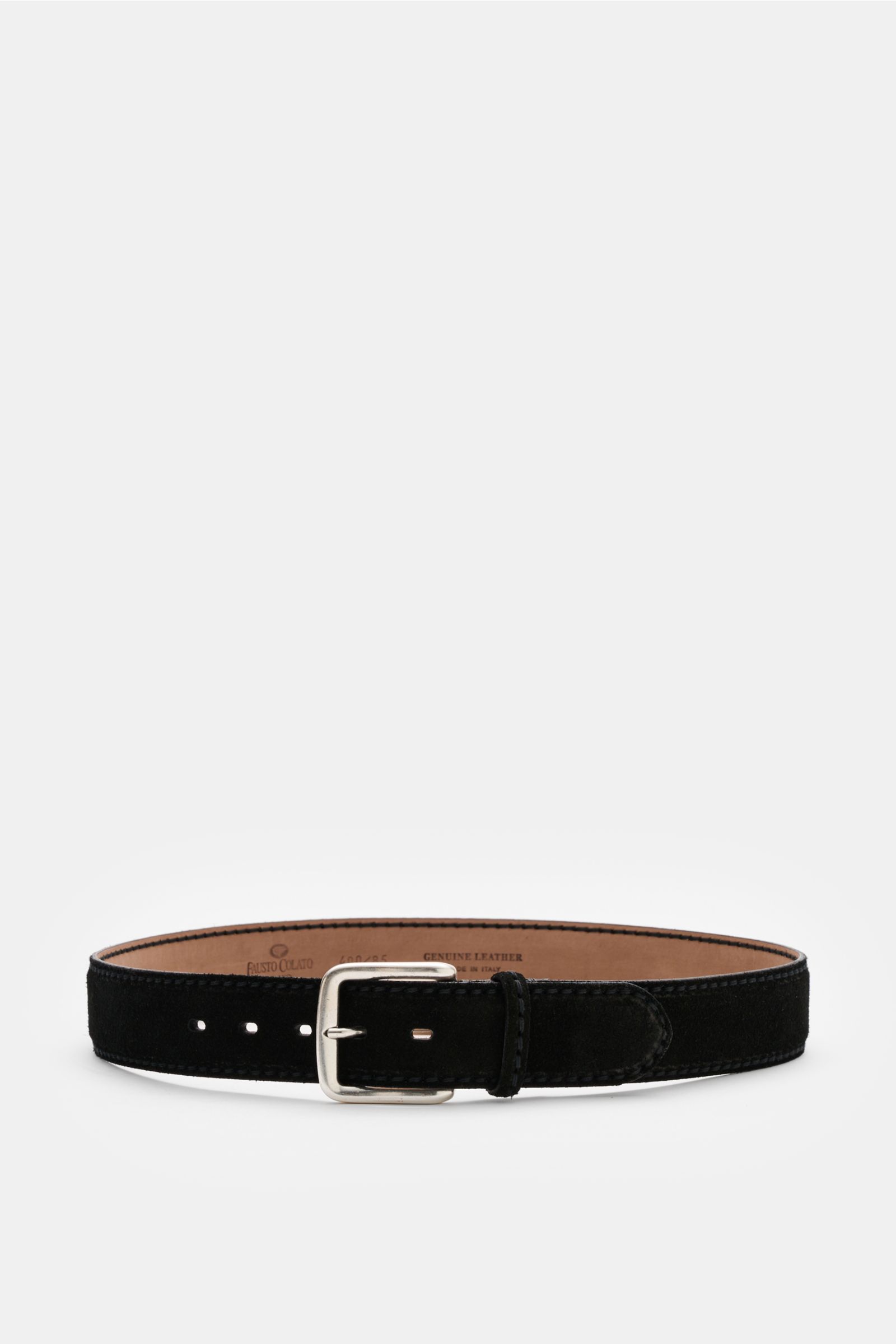 Front view of the Fausto Colato Veloursledergürtel schwarz, a black suede belt with a brass prong buckle, made in Italy from fine velour leather. Feinste Qualität von FAUSTO COLATO: mit einem Gürtel der Extraklasse, gefertigt in Italien aus edlem Velou
