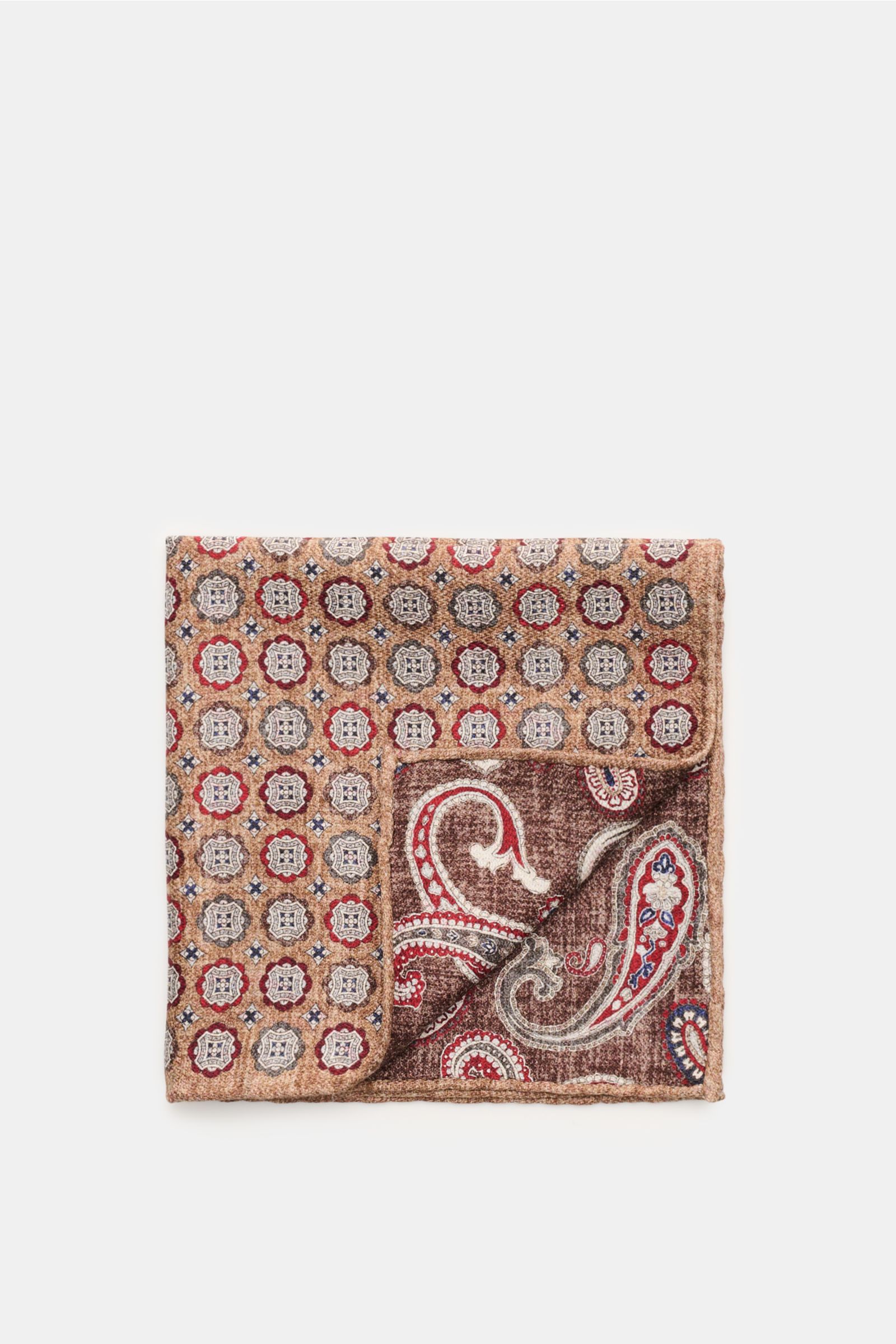 Rosi Collection Seiden-Einstecktuch 'Easy' braun/dunkelbraun/dunkelrot gemustert, reine Seide, Medaillon-Print, Paisley-Rückseite, handrollierte Kanten, Made in Italy, 30,5x30,5 cm, frontal fotografiert.