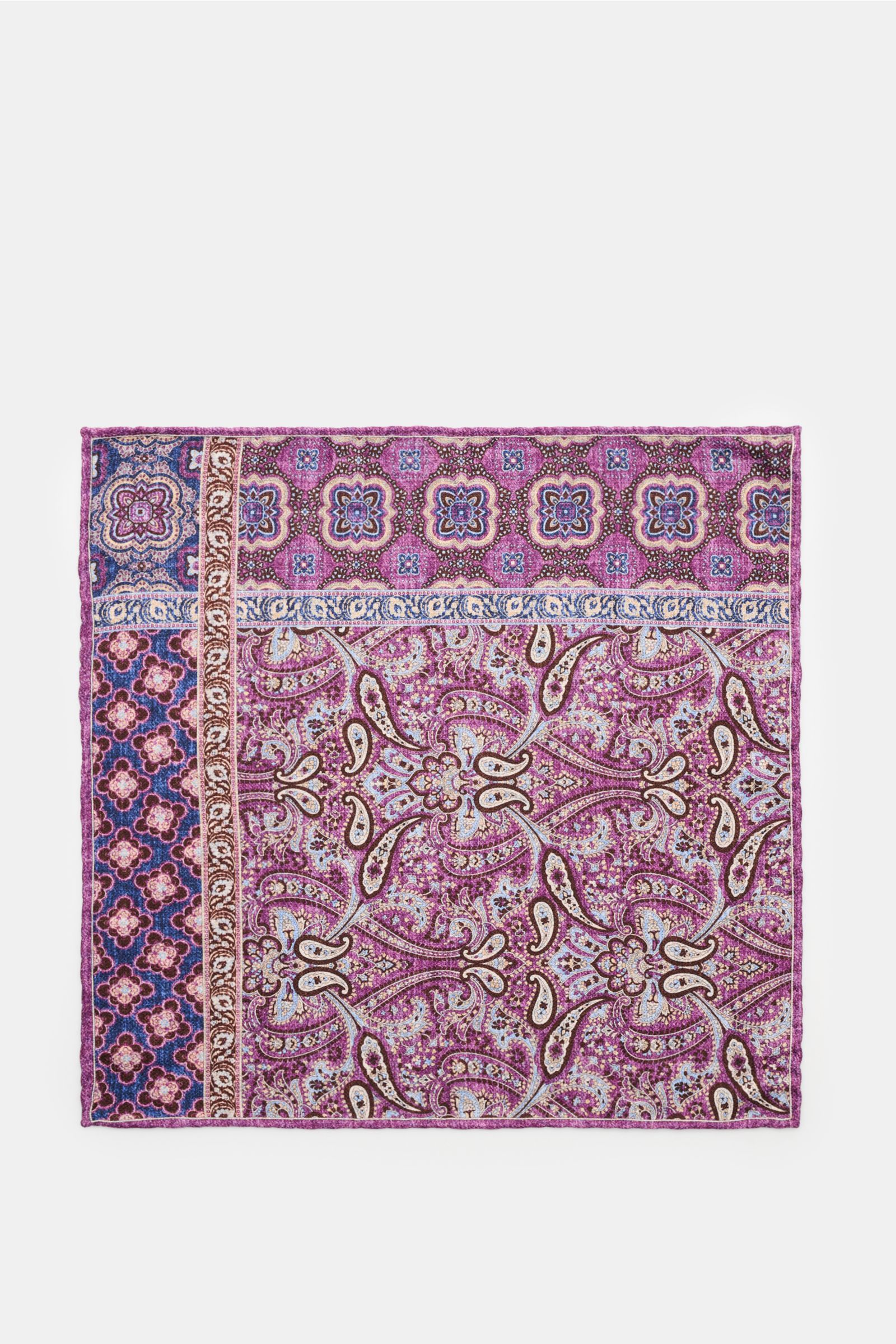 Rosi Collection Seiden-Einstecktuch 'Easy' violett/dunkelbraun/blau gemustert, reine Seide, Paisley- und Kachel-Muster, handrollierte Kanten, 31x31 cm, Made in Italy, frontale Draufsicht