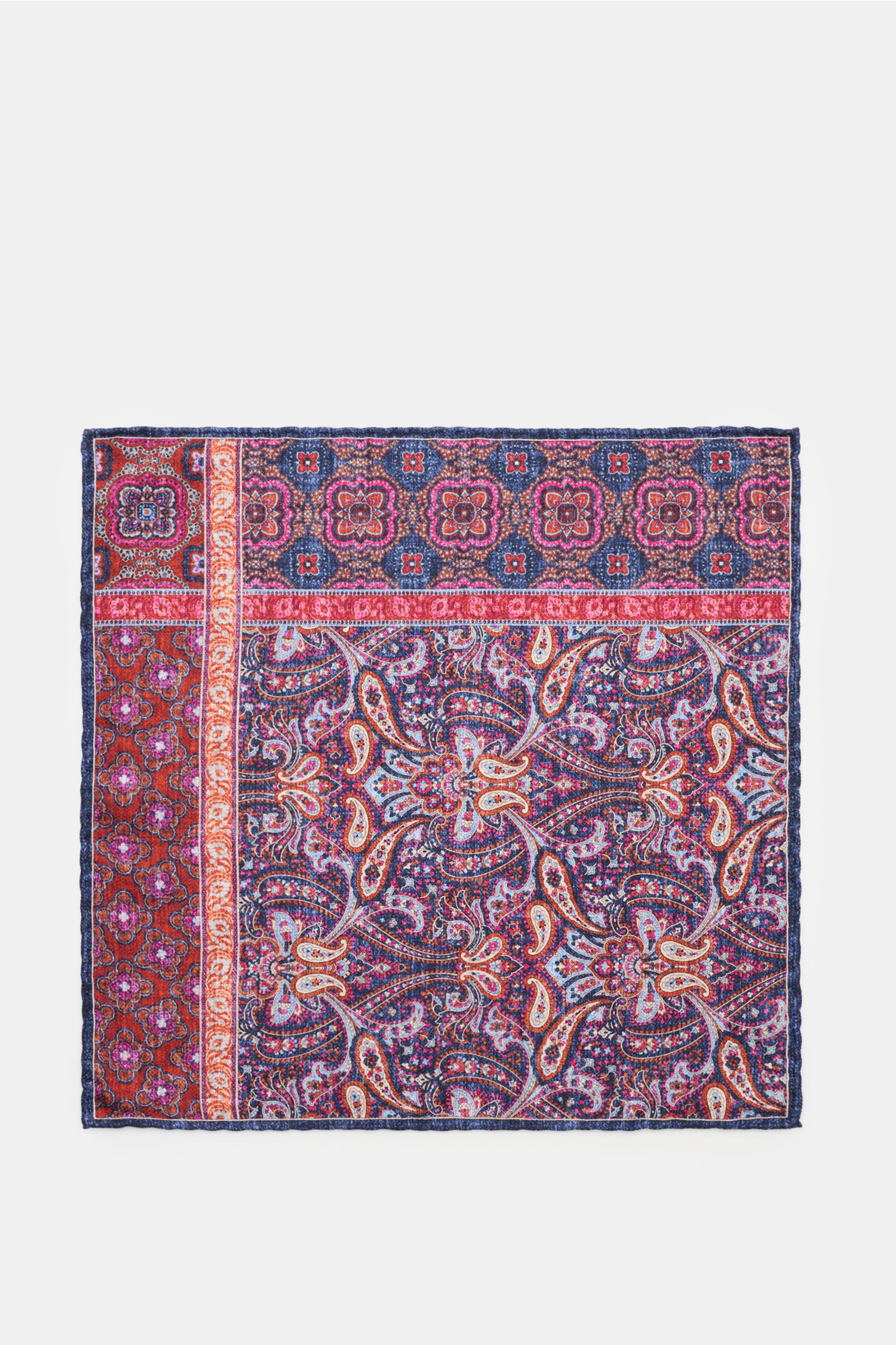 Rosi Collection Seiden-Einstecktuch 'Easy' graublau/rostbraun/violett gemustert, reine Seide, Paisley- und Kachel-Muster, handrollierte Kanten, 31x31 cm, Made in Italy, von oben fotografiert.