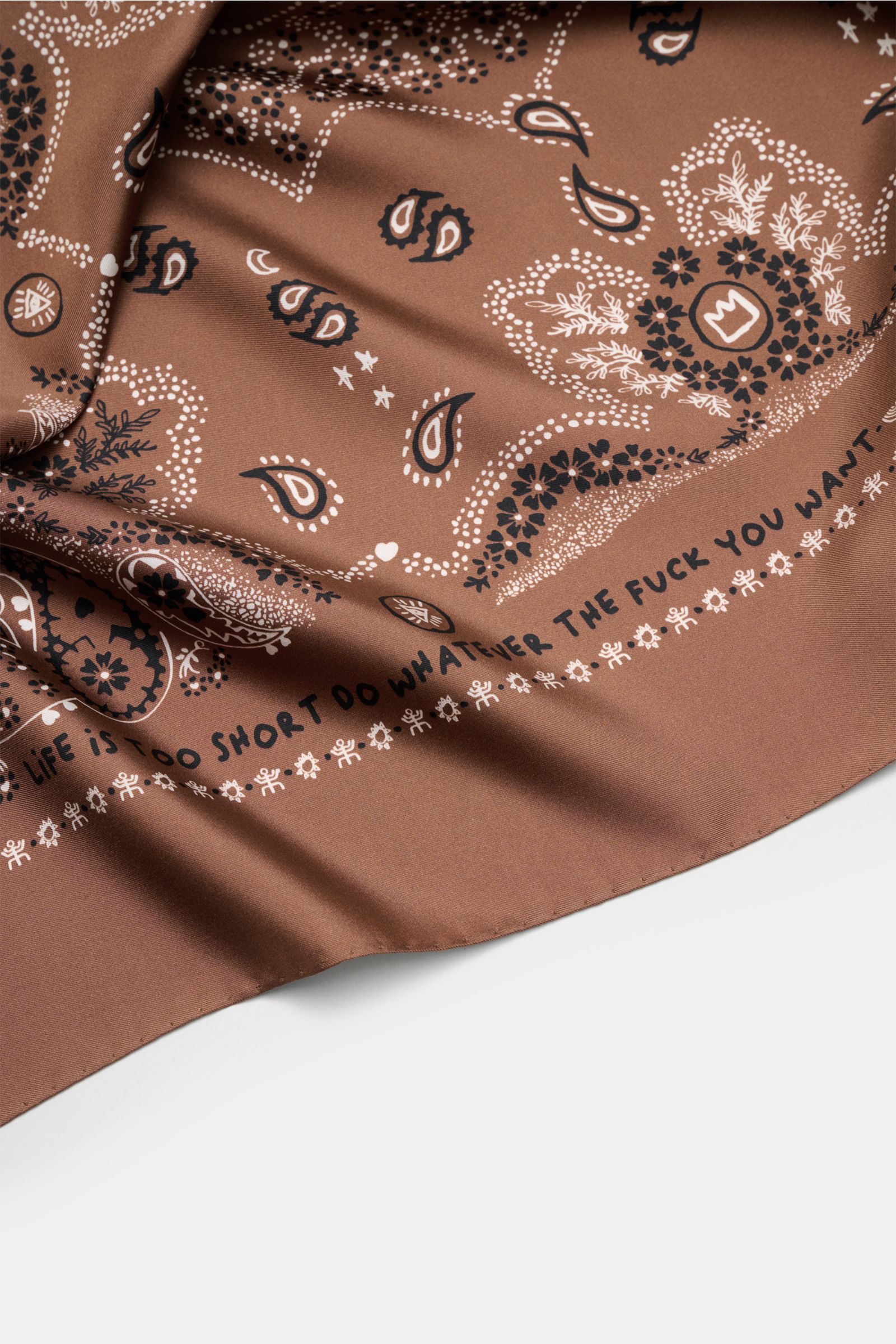 Close-up top view of the Ace Denim Silk scarf brown/black/white patterned with paisley design, soft pure silk, approx. 90x90 cm. Eye-catching for the warm season: The ACE DENIM silk scarf in a bandana design is a casual statement accessory for summer look