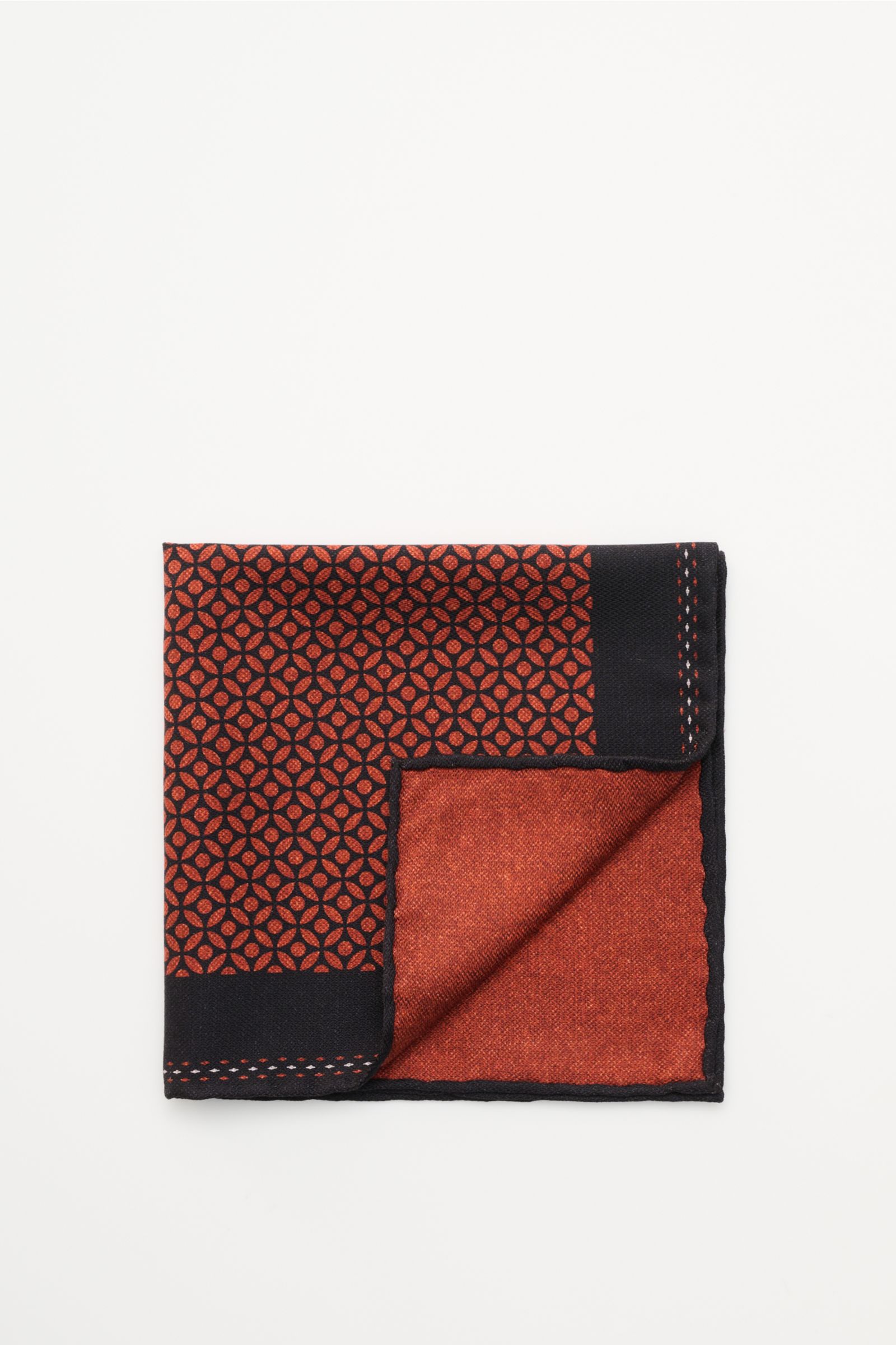 Brunello Cucinelli Silk pocket square red brown/dark navy patterned, photographed from above showing floral pattern and plain side, pure silk, smooth touch, hand-rolled edges, made in Italy, dimensions approx. 35 cm x 35 cm.