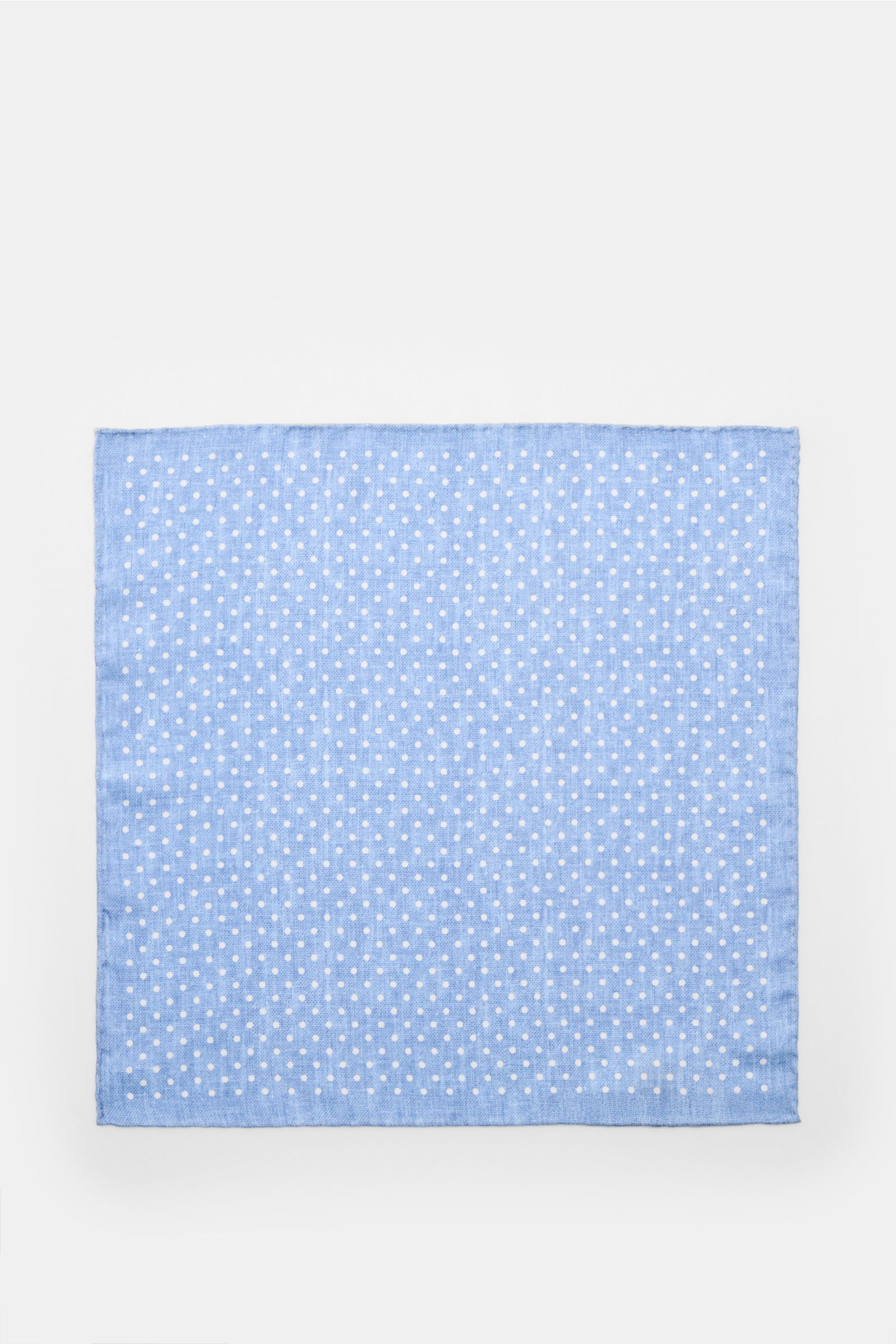 Rosi Collection Seiden-Einstecktuch 'Silk' hellblau/weiß gepunktet, reine Seide, softer Griff, rollierte Kanten, Made in Italy, ca. 31x31 cm, Draufsicht.