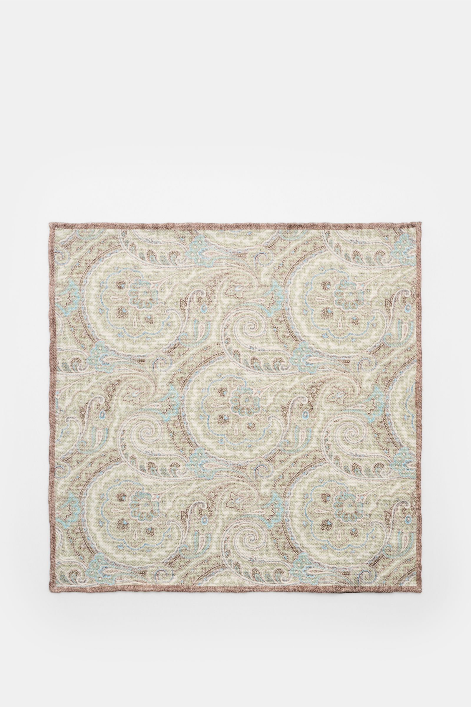 Top-down view of the Rosi Collection Einstecktuch 'Joy' salbei/hellblau/braun gemustert pocket square with a modern paisley pattern in sage, light blue, and brown.

Additional description:
Eleganter Eyecatcher: Mit seinem modernen Paisley-Muster wird d