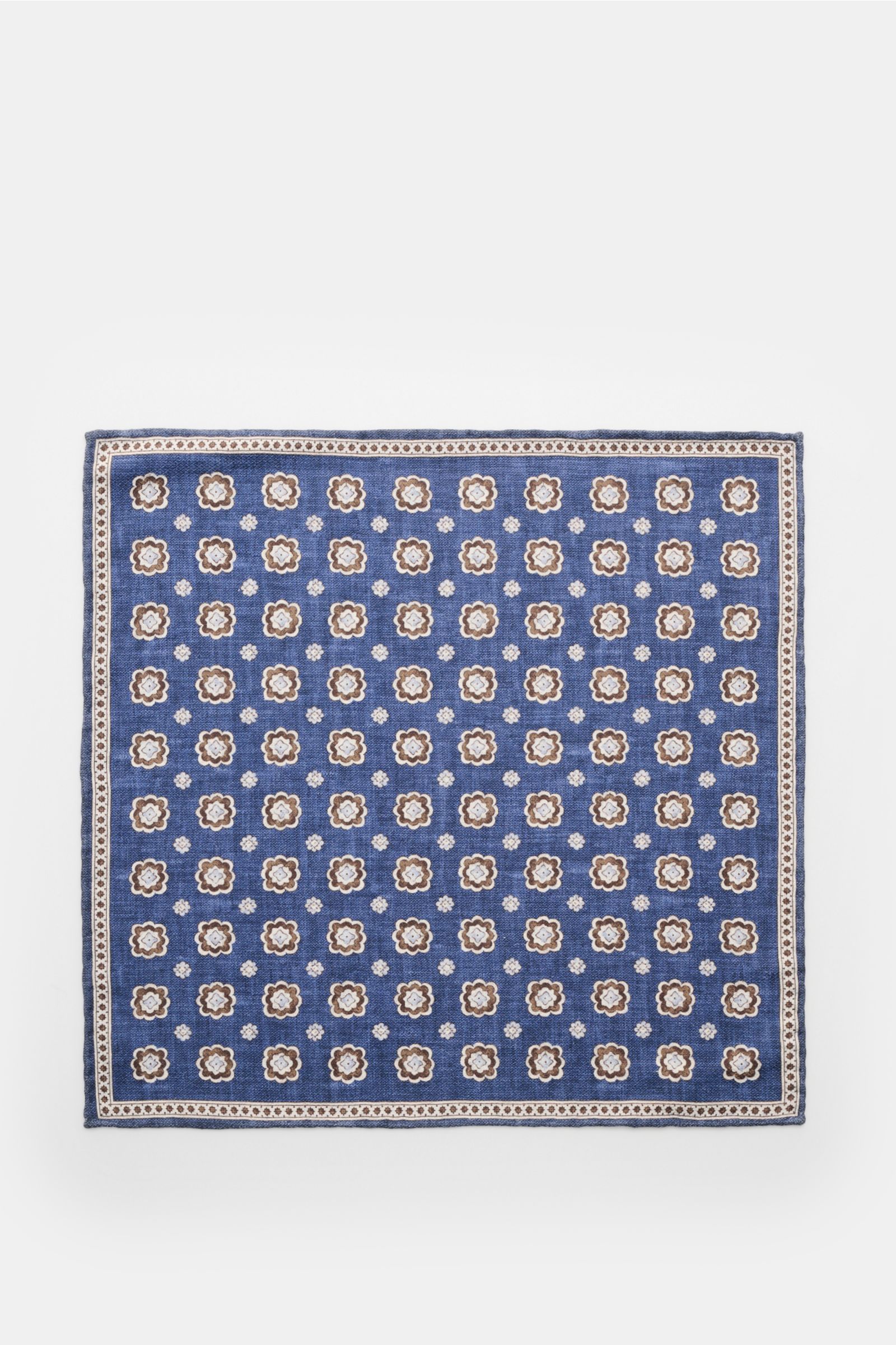 Rosi Collection Seiden-Einstecktuch 'Easy' dunkelblau/braun/hellblau gemustert, reine Seide, Medaillon-Print mit Borte, florale Rückseite, rollierte Kanten, Maße ca. 31x31 cm, Made in Italy, flach von oben fotografiert, softer, geschmeidiger Griff.