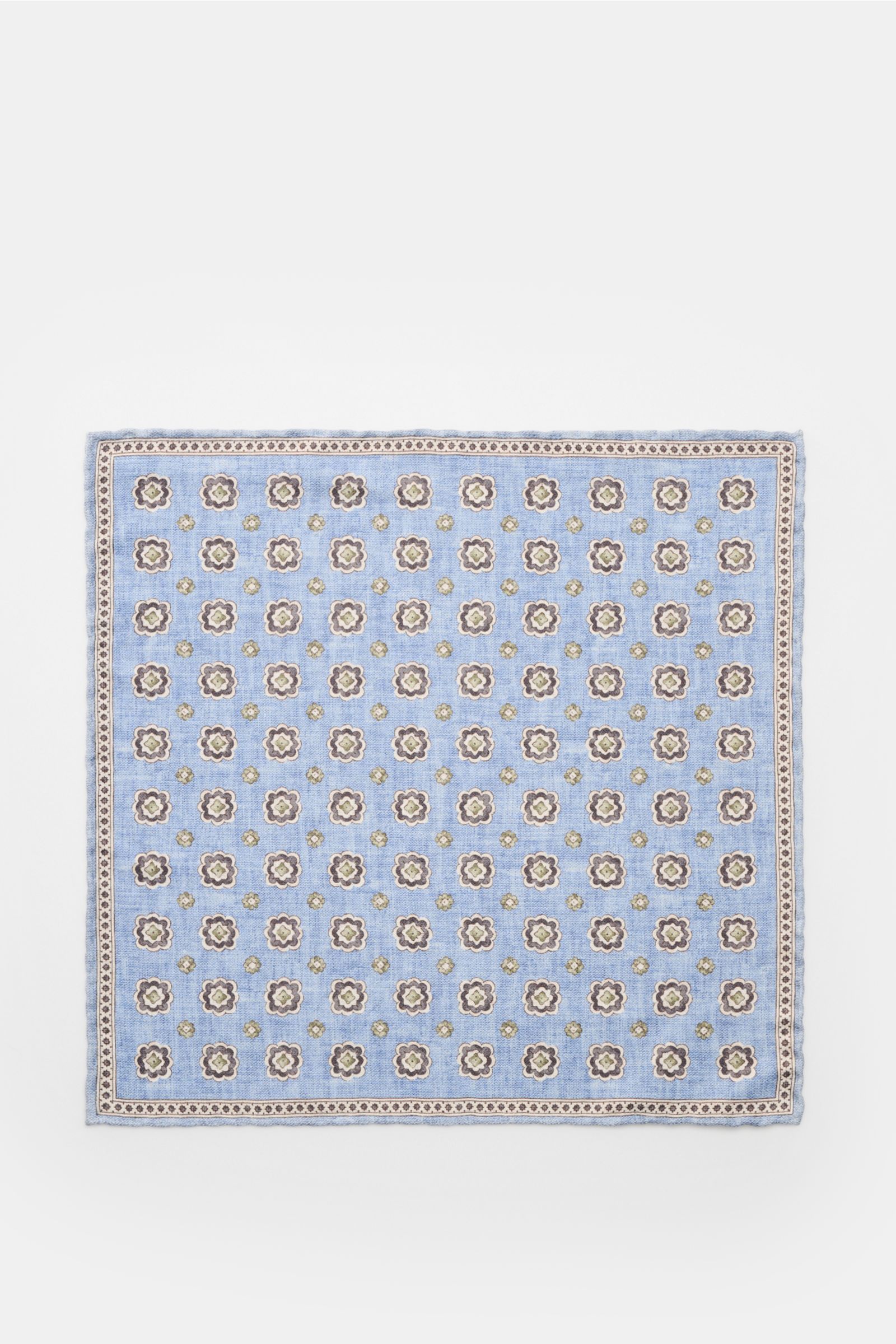 Rosi Collection Seiden-Einstecktuch 'Easy' hellblau/oliv/creme gemustert, reine Seide, Medaillon-Print, florale Rückseite, rollierte Kanten, Made in Italy, 31x31 cm, Draufsicht.