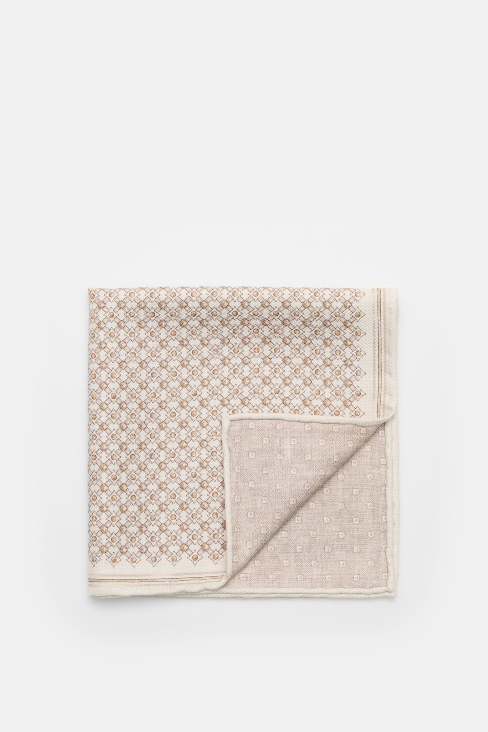 Brunello Cucinelli Seiden-Einstecktuch sand/hellbraun/beige gemustert, aus reiner Seide mit grafischem Print und Borte, Vorder- und Rückseite unterschiedlich, weich, rollierte Kanten, flach liegend fotografiert.