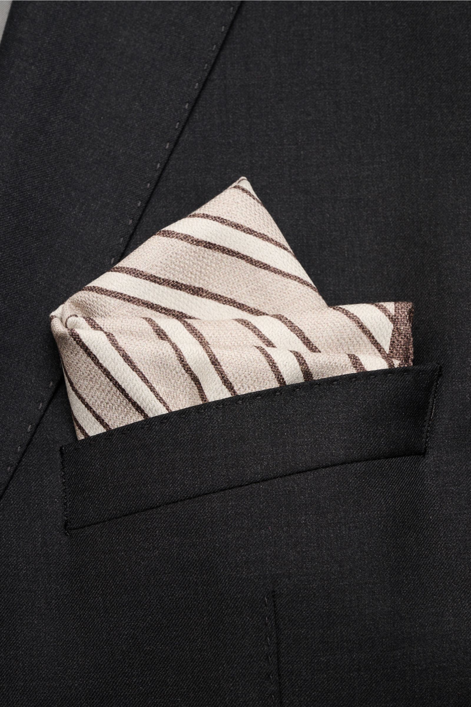 Brunello Cucinelli Seiden-Einstecktuch dunkelbraun/beige gestreift in Brusttasche, reine Seide, handrollierte Kanten, Made in Italy, 35x35 cm.