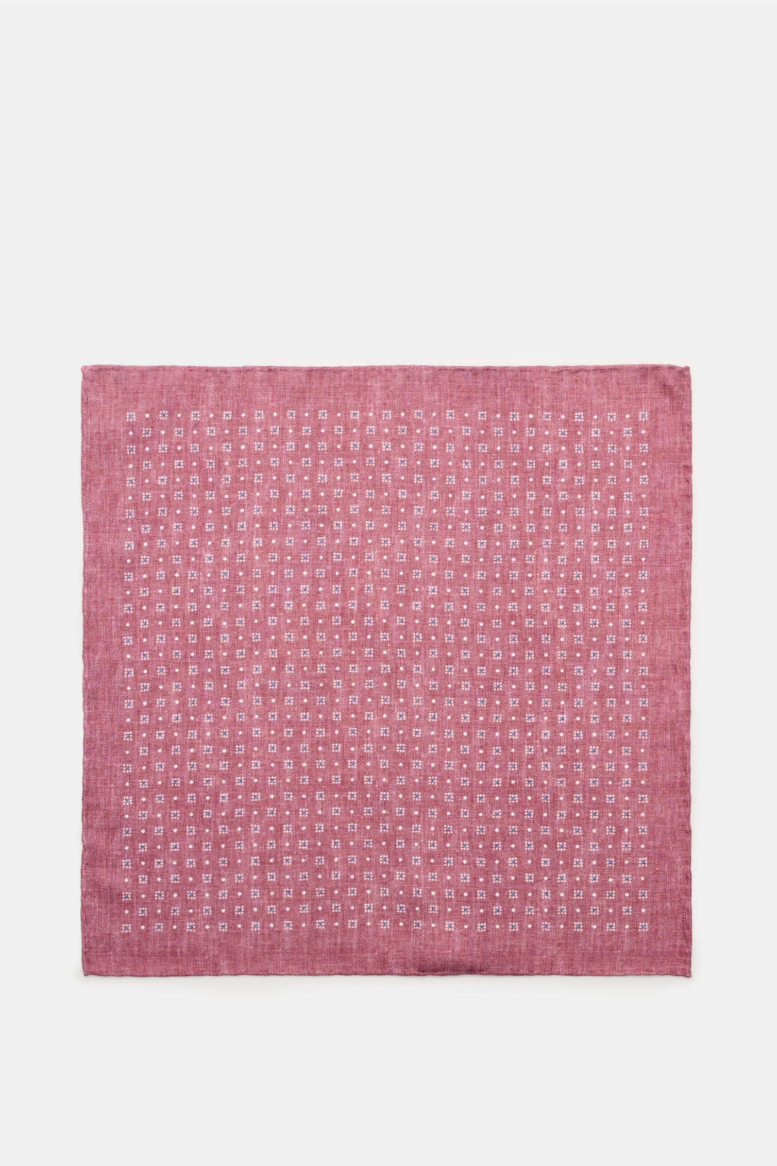 Brunello Cucinelli Seiden-Einstecktuch bordeaux/navy/weiß gemustert, flat lay front view showing graphic pattern on pure silk with hand-rolled edges.

Quiet Luxury kann BRUNELLO CUCINELLI besonders gut und bringt auch in dieser Saison passende Einsteck