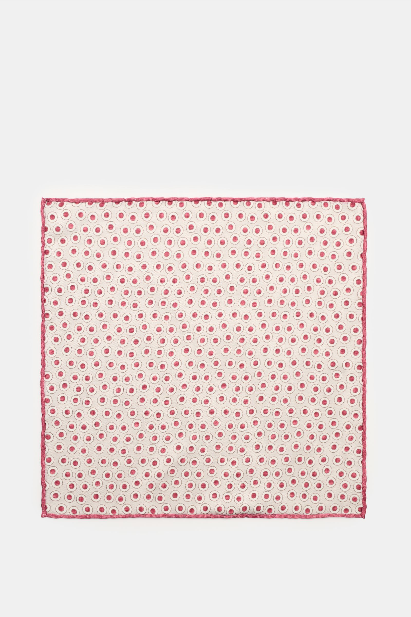 Top-down view of Brunello Cucinelli Seiden-Einstecktuch dunkelrot/beige gepunktet, silk pocket square with beige base, dark red polka dots, hand-rolled edges, 35x35 cm, made in Italy.  

Quiet Luxury heißt der große Trend: Das kann BRUNELLO CUCINELLI b