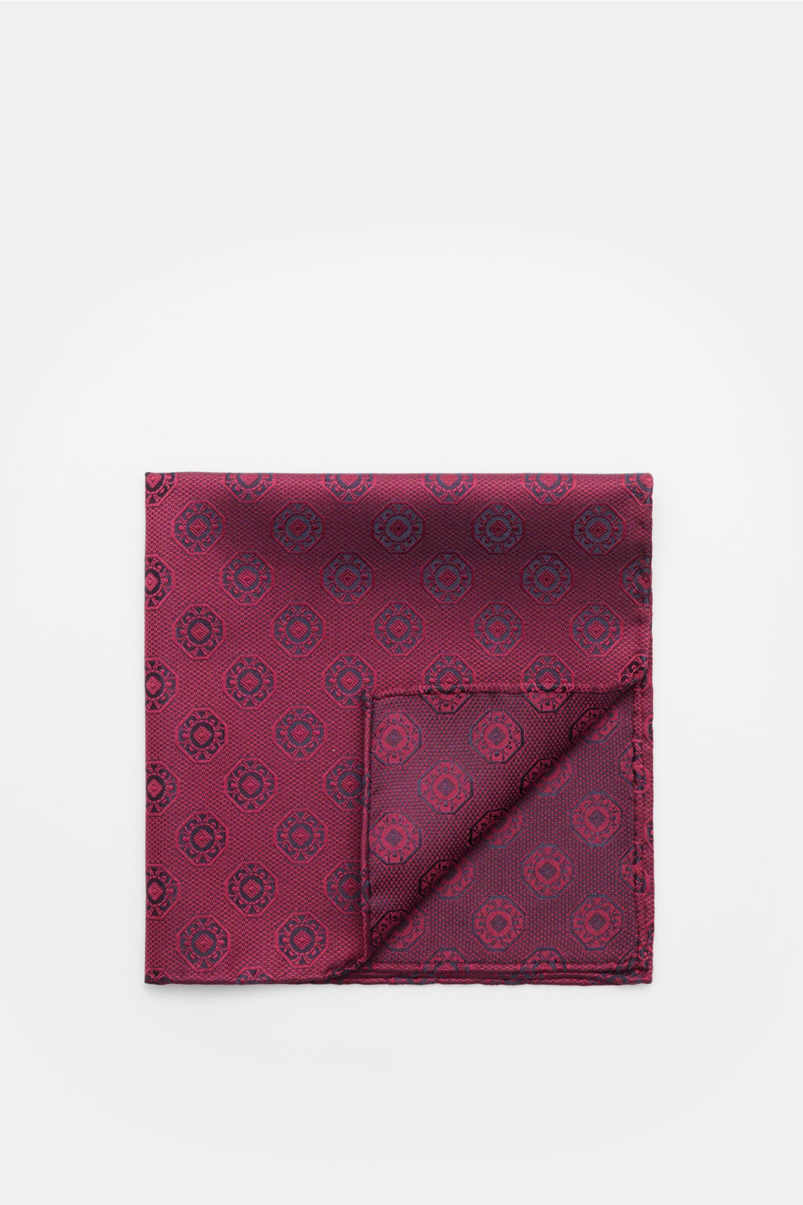 Top-down view of Brunello Cucinelli Silk pocket square burgundy/dark navy patterned with medallion weave, rolled edges, smooth silk.

Elegant accent: This silk pocket square by BRUNELLO CUCINELLI has a fine medallion weave pattern that creates a subtle