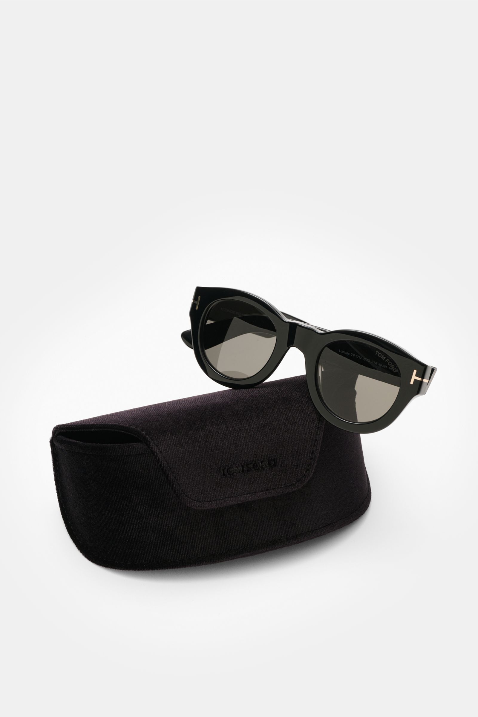 Tom Ford Sonnenbrille 'Lucinda' schwarz mit gerundeter Silhouette, getönten Kunststoffgläsern, Acetat-Rahmen, 100% UV-Schutz, frontal auf Samt-Etui.