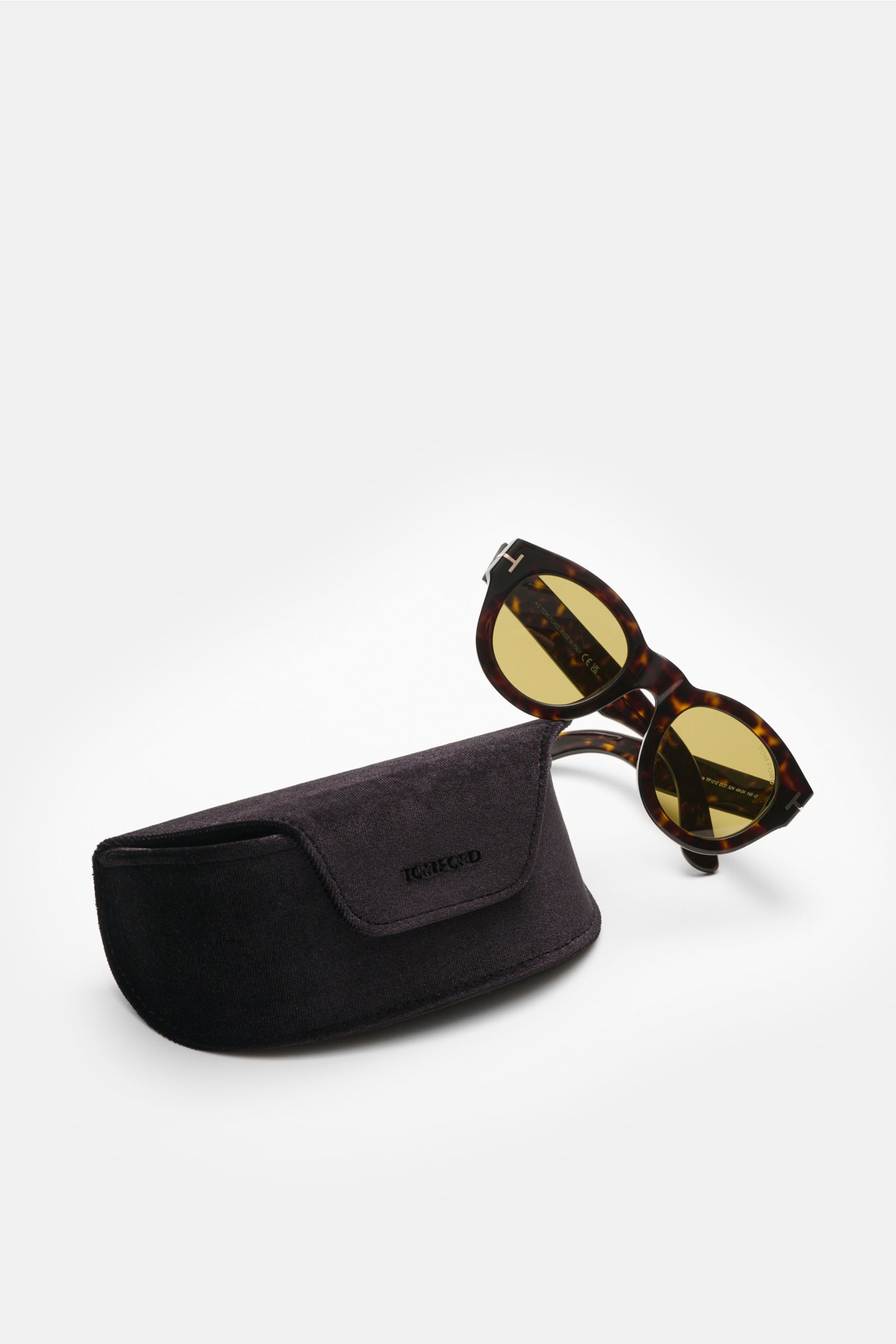 Tom Ford Sonnenbrille 'Lucinda' dunkelbraun meliert mit gerundeter Silhouette, getönten Kunststoffgläsern, Acetat-Rahmen, UV-Schutz, Samt-Hartschalenetui, seitliche Perspektive.