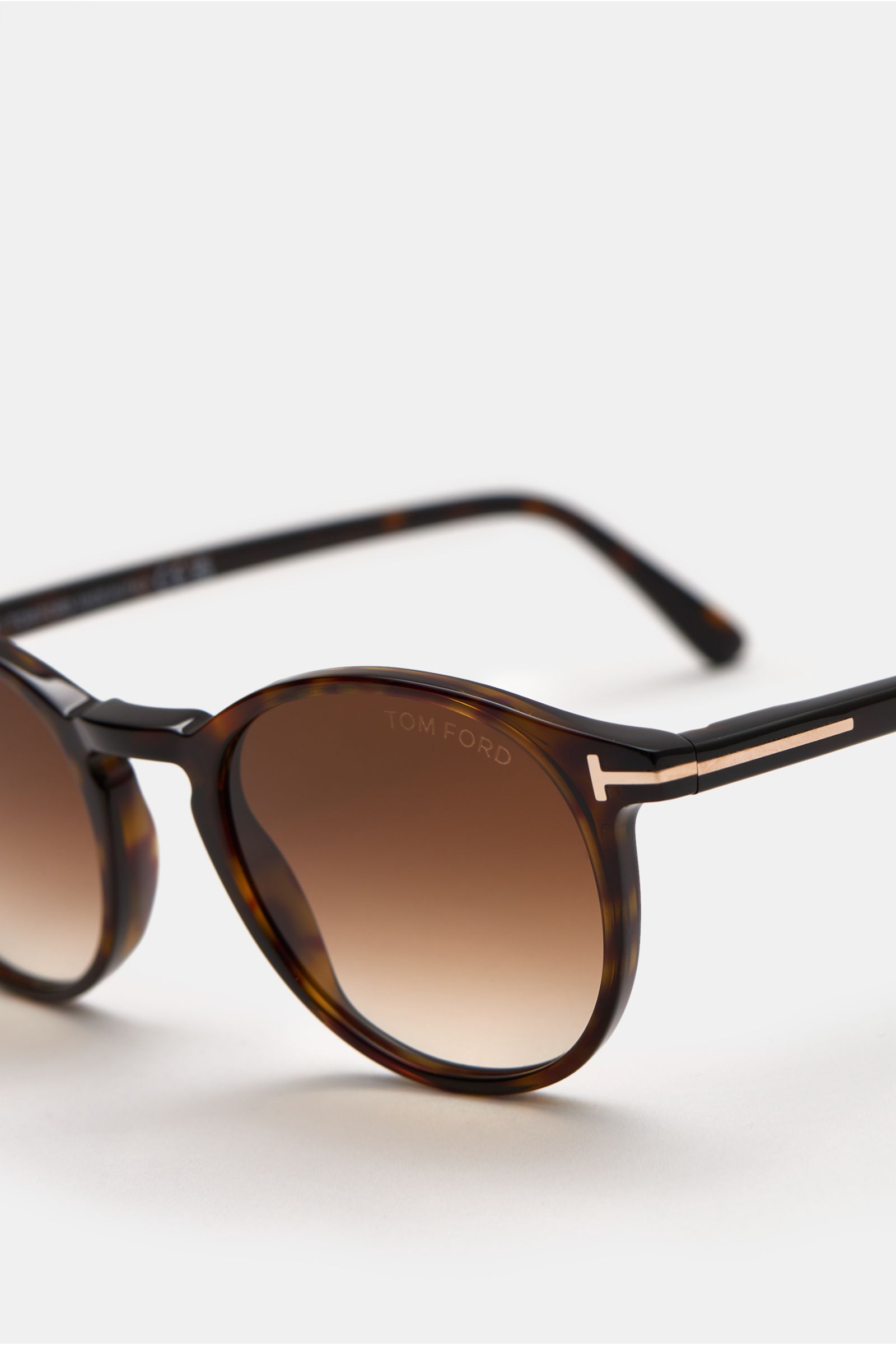 Tom Ford Sonnenbrille 'Andrea' dunkelbraun gemustert/braun, runde Silhouette, Verlaufsgläser, leichter Acetat-Rahmen, Seitenansicht.