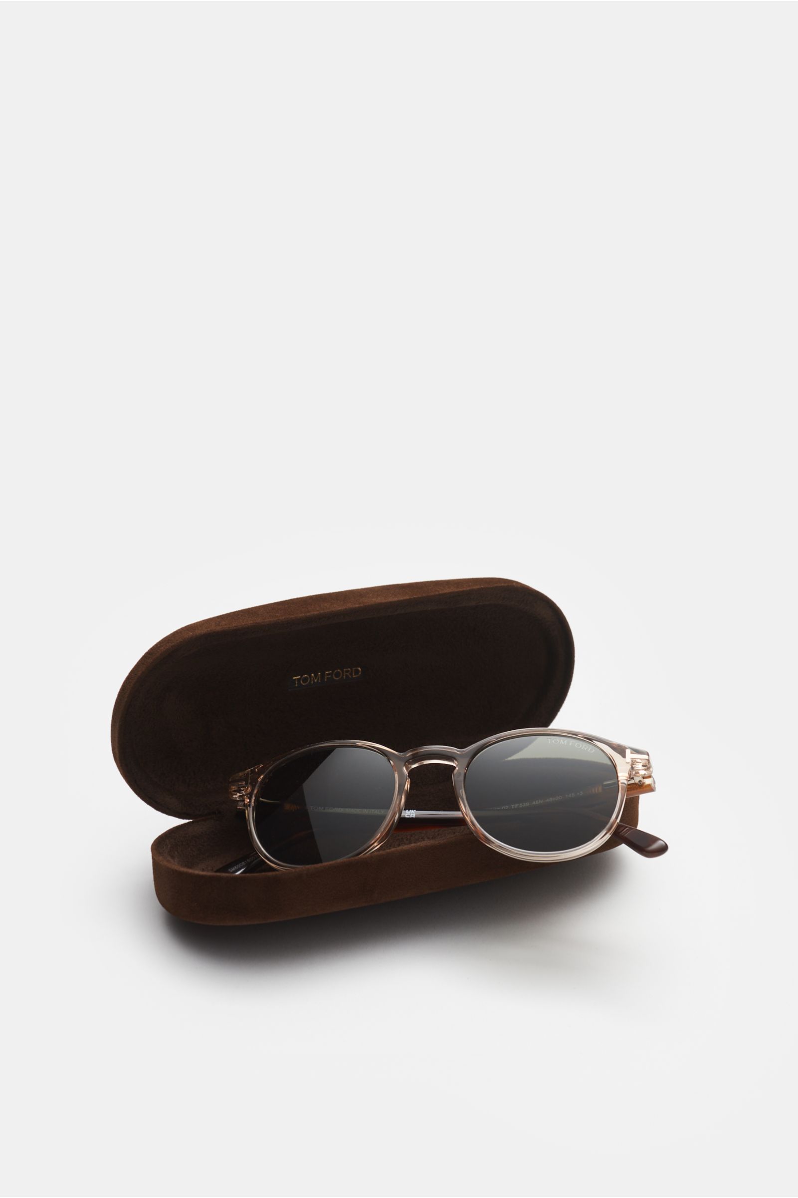 Tom Ford Sonnenbrille 'Andrea' beige/braun gemustert/grün shown from a front angle resting in an open brown velvet case. Mit ihrer runden Form und alltagstauglichen Kunststoffgläsern ist das Modell 'Andrea' von TOM FORD ein absolut zeitgemäßes Accessoire,