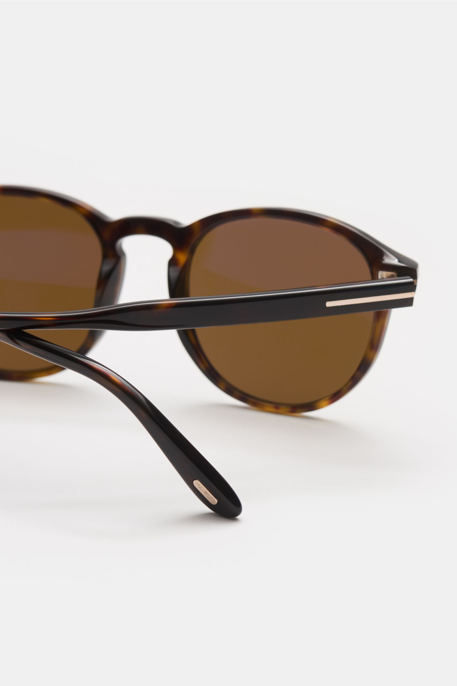 Tom Ford Sonnenbrille 'Dante' dunkelbraun gemustert/braun, klassische Panto-Form, Acetat-Rahmen, Filterkategorie 3, seitliche Perspektive.