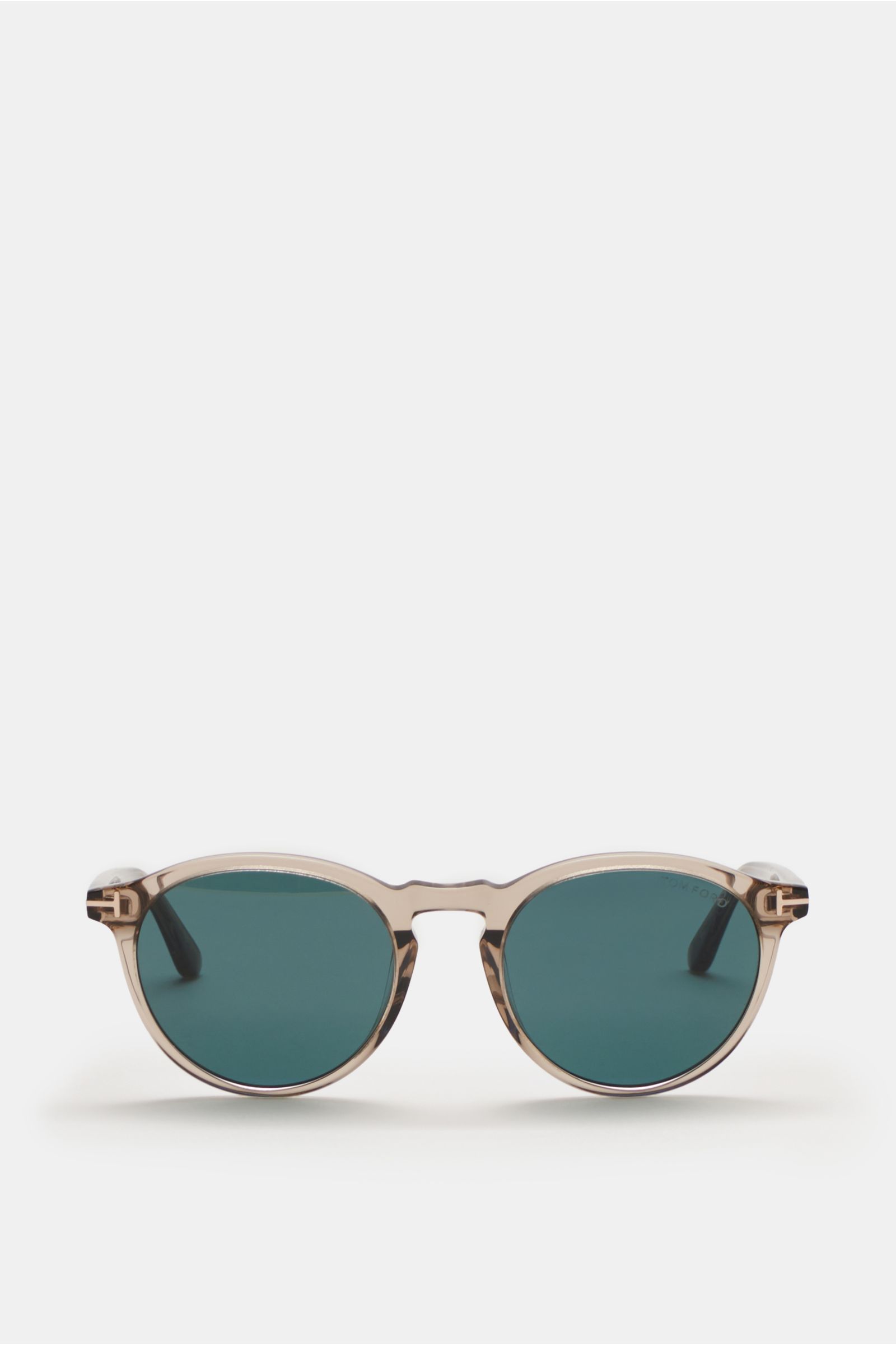 Tom Ford Sonnenbrille 'Aurelie' graubraun shown from the front, featuring klassische Notched-Bridge-Form, gleichmäßig getönte Kunststoffgläser, Acetat-Rahmen, 100% UV-Schutz Filterkategorie 3, inklusive Samt-Hartschalenetui.