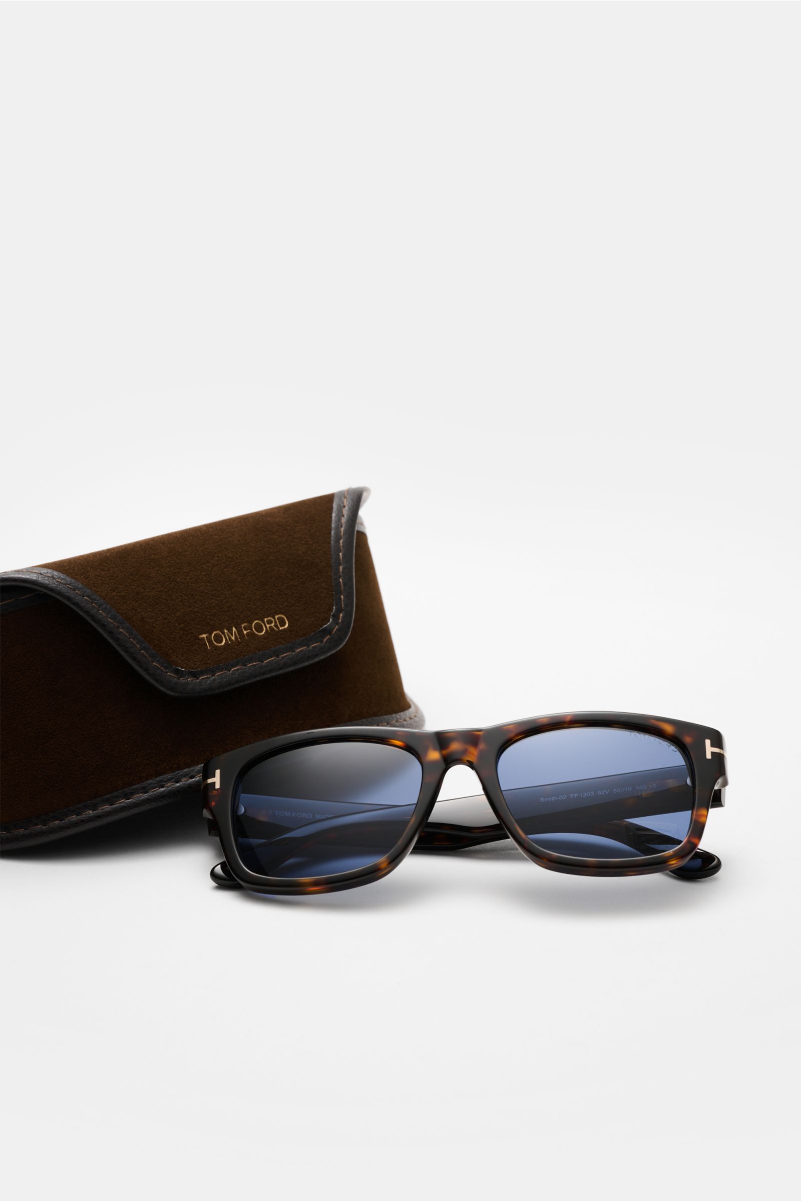 Tom Ford Sonnenbrille 'Smith' dunkelbraun gemustert mit eckigem Acetat-Rahmen, getönten Kunststoffgläsern, Filterkategorie 3, liegend vor Samt-Hartschalenetui.