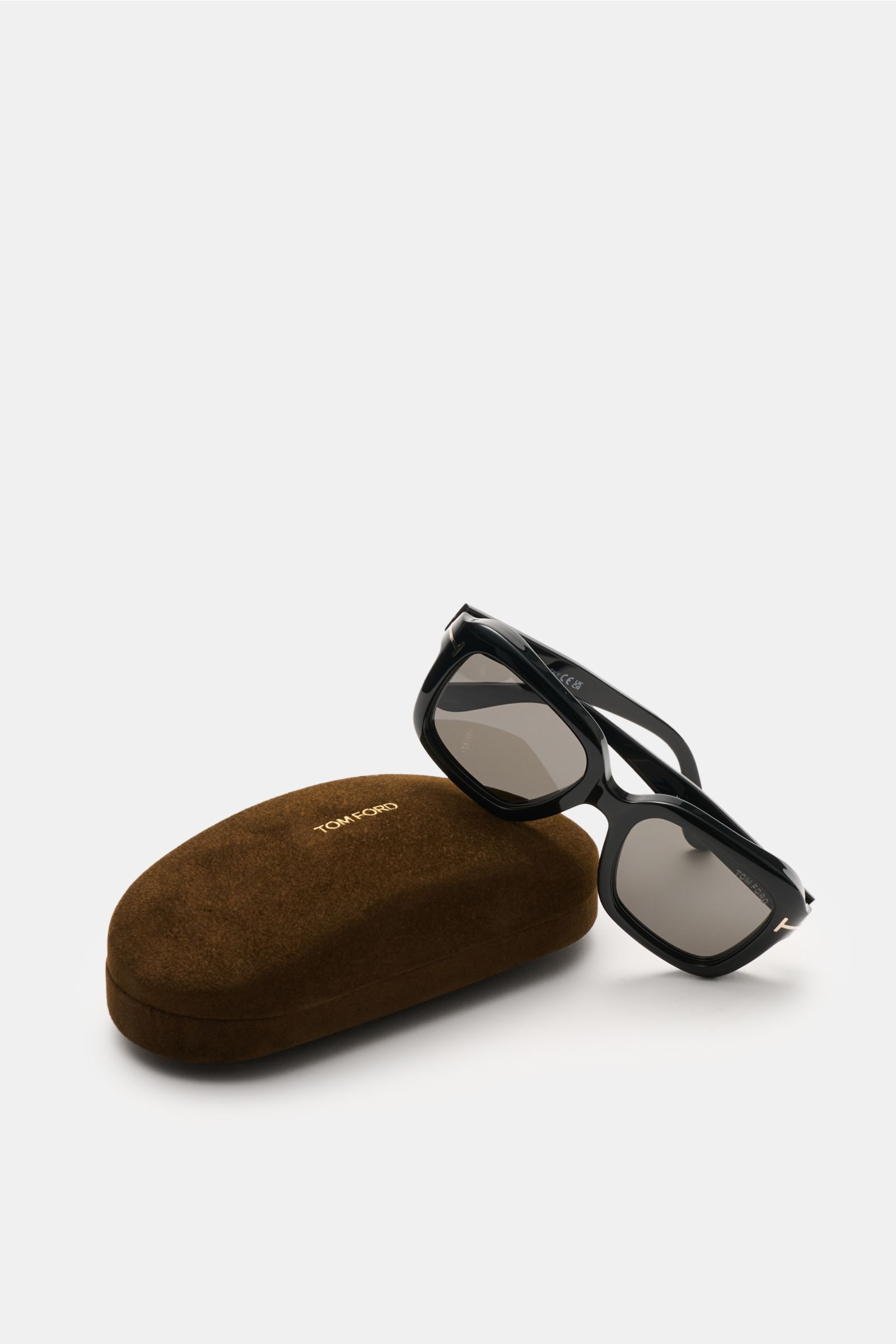 Tom Ford Sonnenbrille 'Natalia' schwarz mit eckiger Form, getönten Kunststoffgläsern, Acetat-Rahmen, Filterkategorie 3, Samt-Etui, seitliche Perspektive.