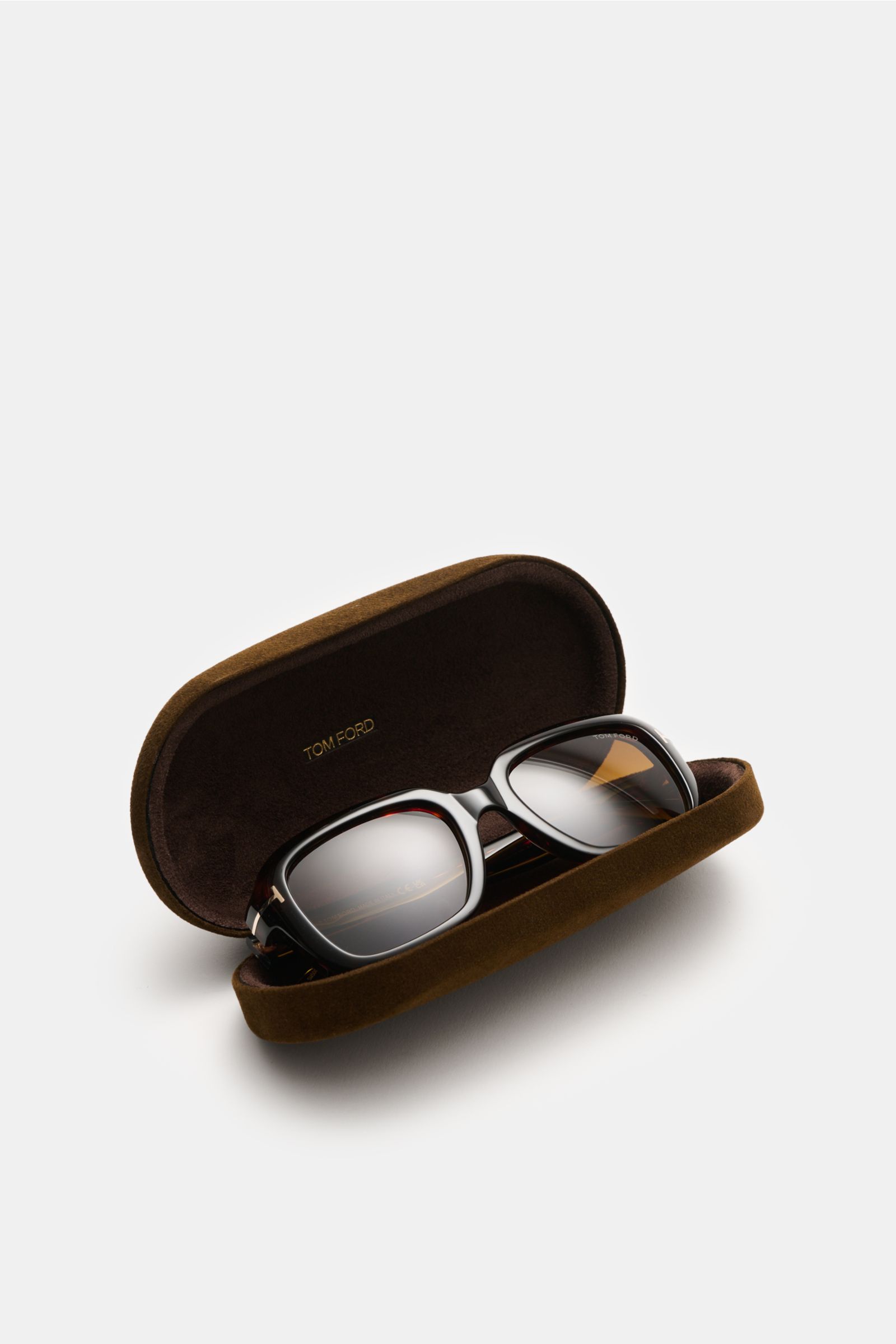 Tom Ford Sonnenbrille 'Natalia' dunkelbraun meliert mit eckiger Form, Verlaufsgläsern, Acetat-Rahmen, Filterkategorie 3, im geöffneten Samt-Hartschalenetui, seitliche Perspektive.