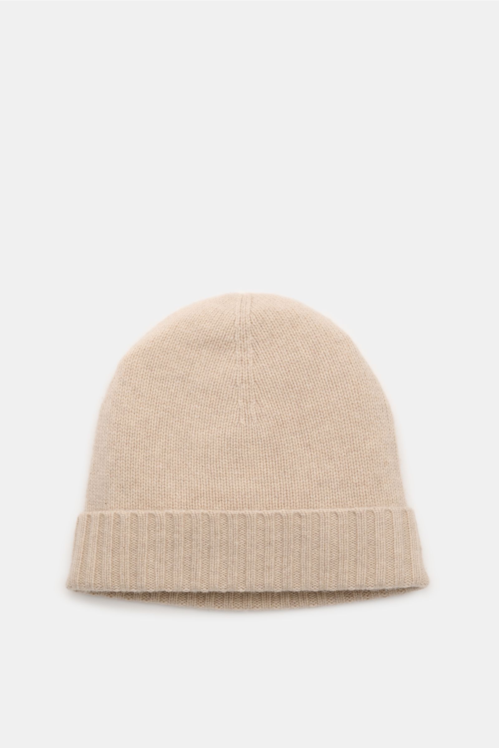 Von oben fotografierte von Braun Cashmere Mütze sand aus reinem Cashmere mit feinem Strickbild, schmalem Umschlag und weichem Griff.